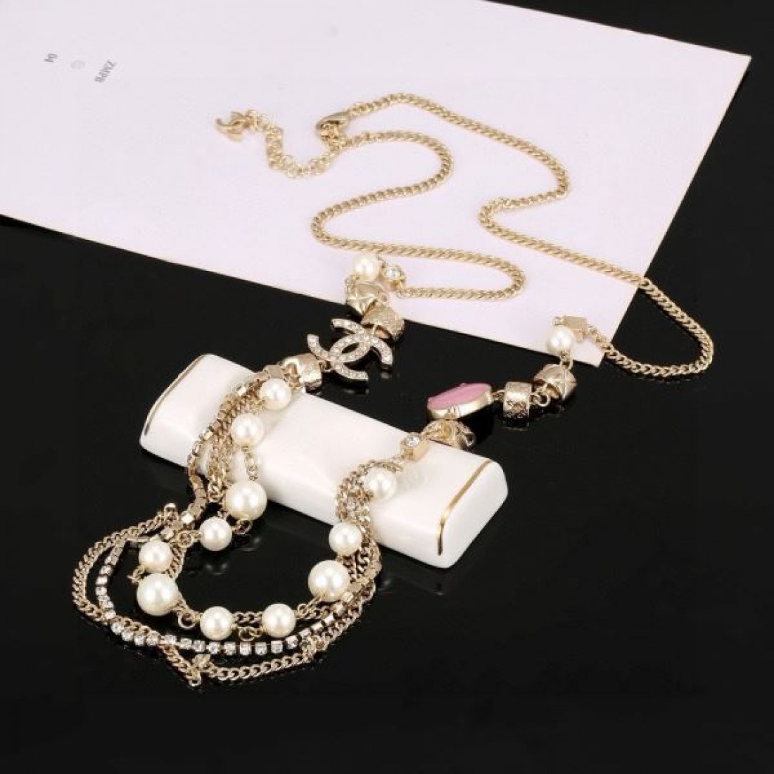 CHANEL コピー ネックレス ロゴ 季節感あふれる注目の新作 シャネル