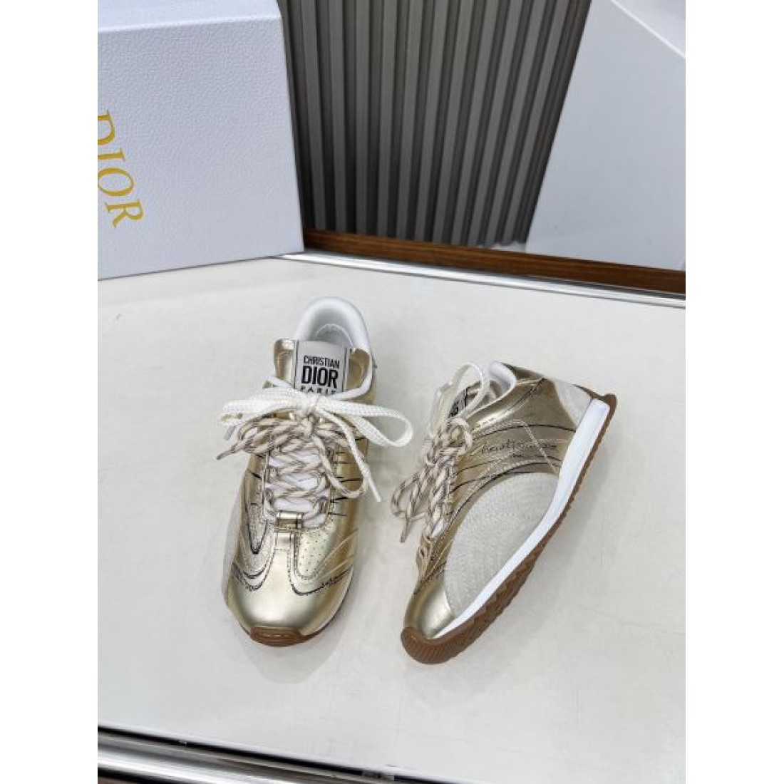 都会感ただよう DIOR ディオール コピー スニーカー が注目