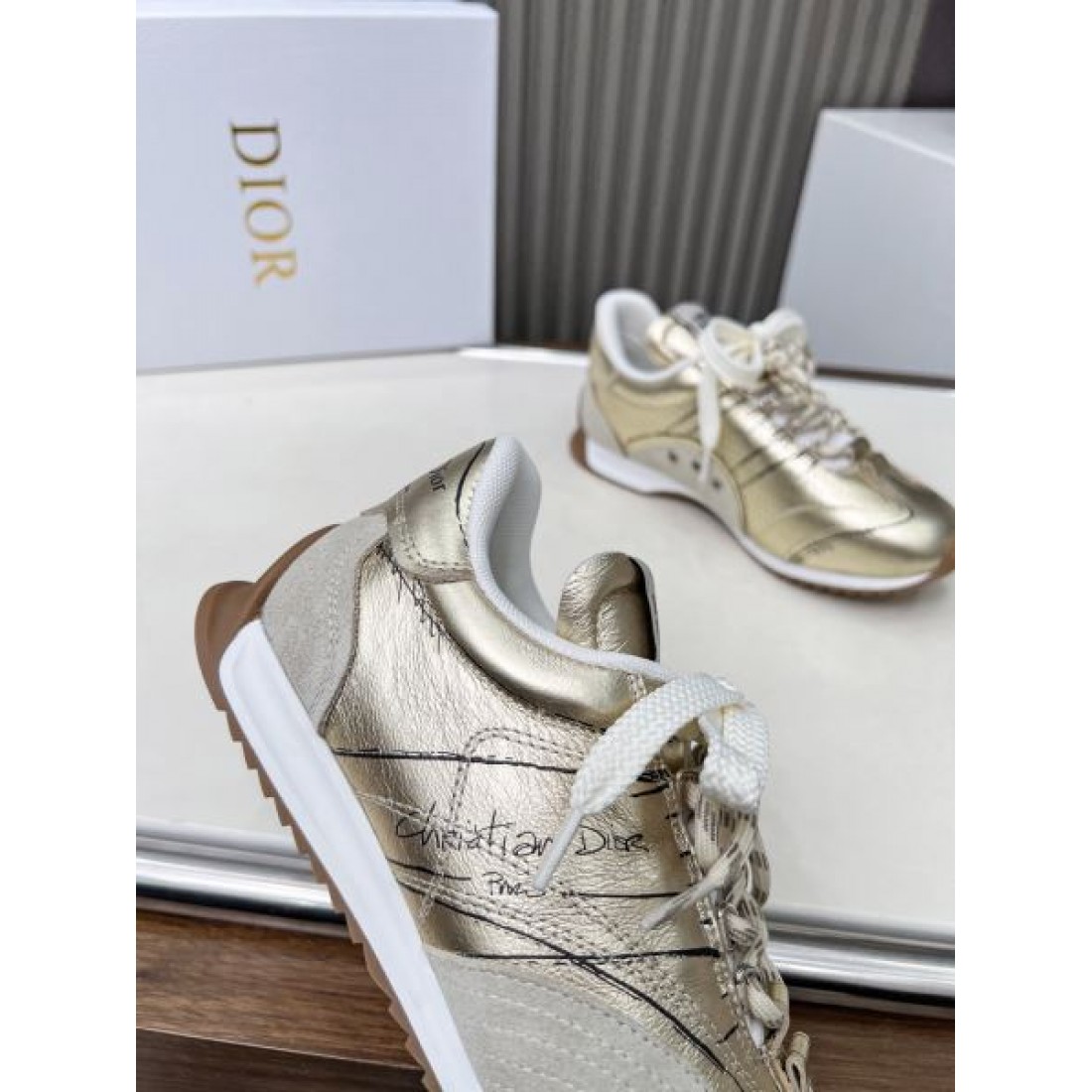 都会感ただよう DIOR ディオール コピー スニーカー が注目