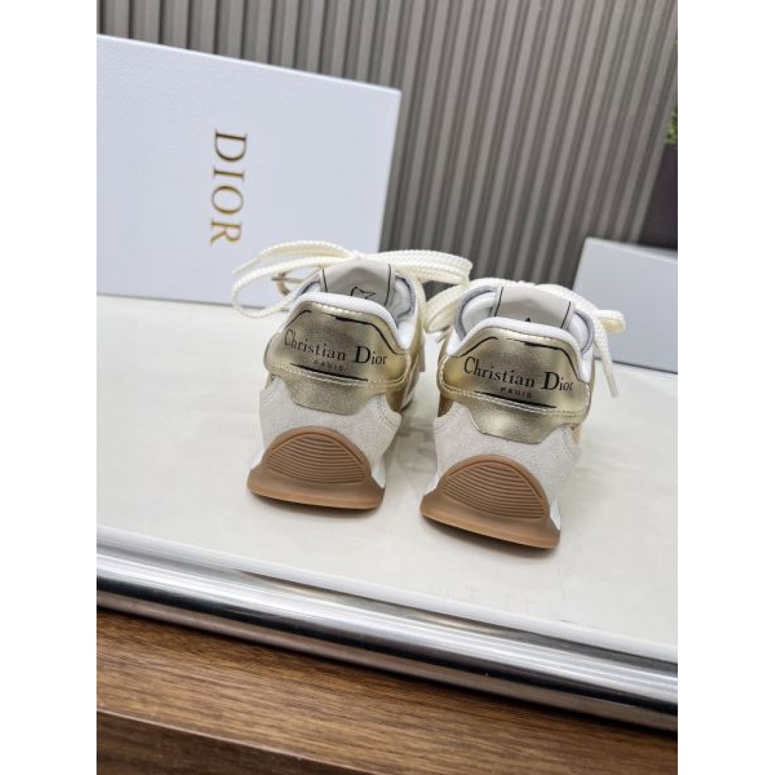 都会感ただよう DIOR ディオール コピー スニーカー が注目