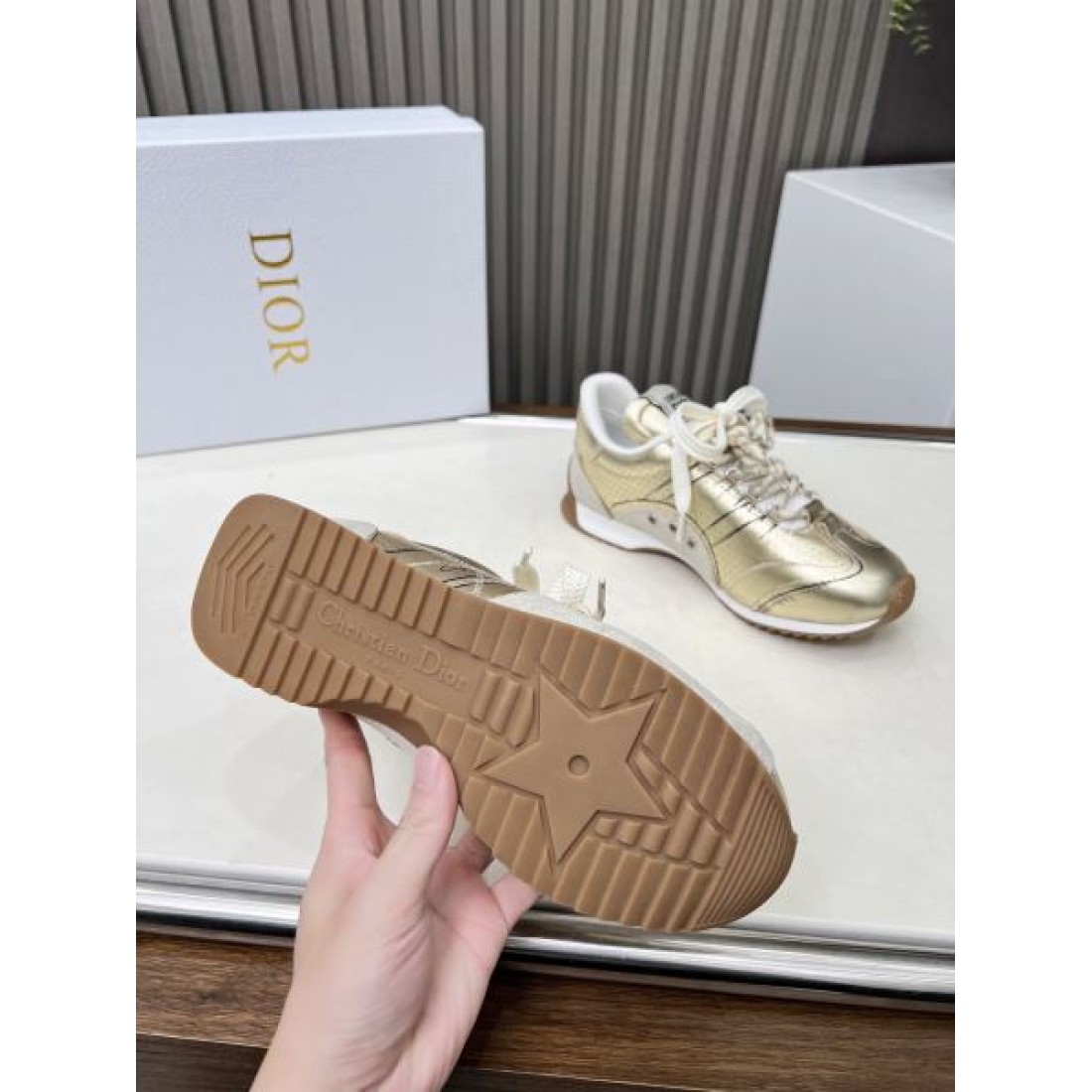 都会感ただよう DIOR ディオール コピー スニーカー が注目