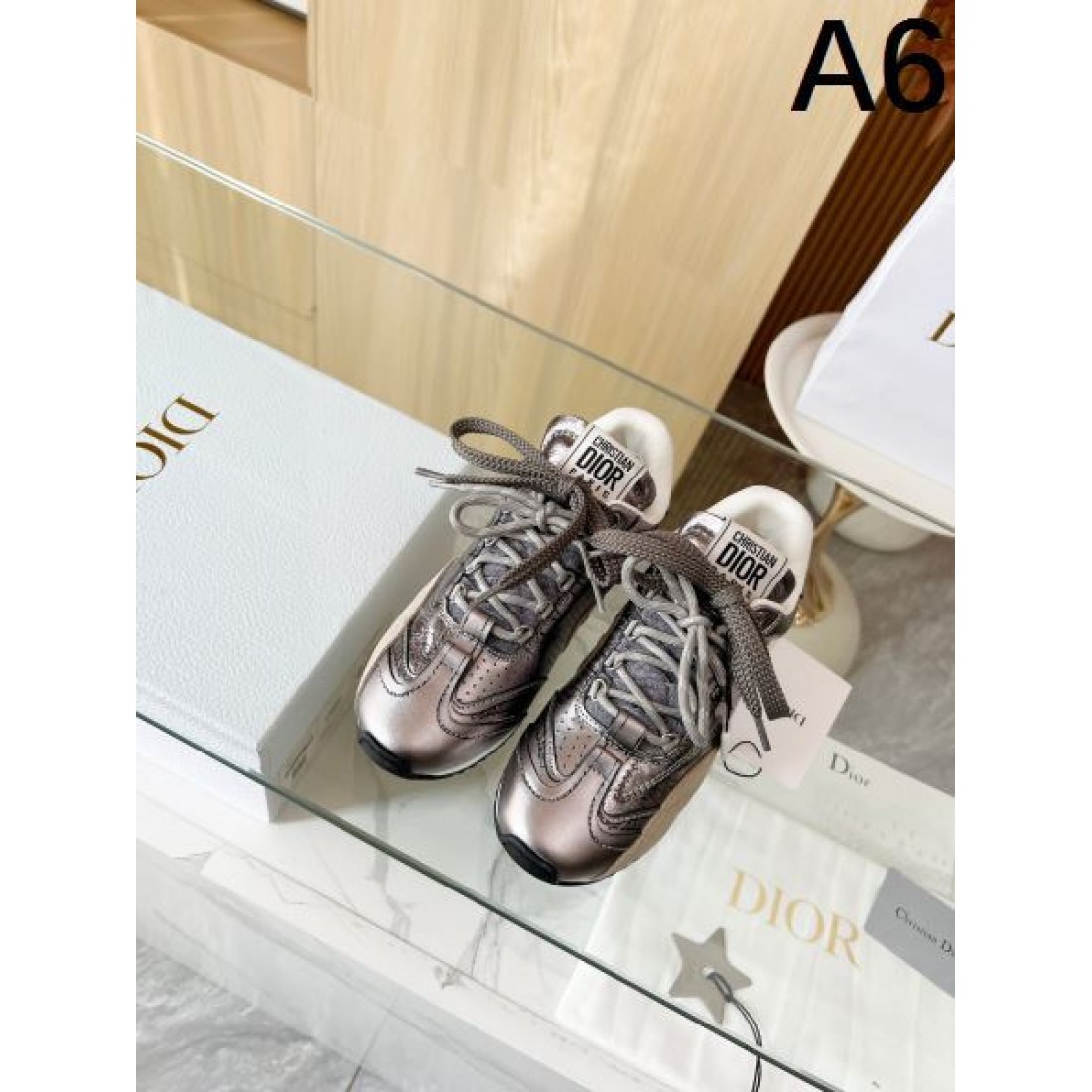 DIOR ディオール コピー スニーカー 洗練されて上品なデザインが魅力