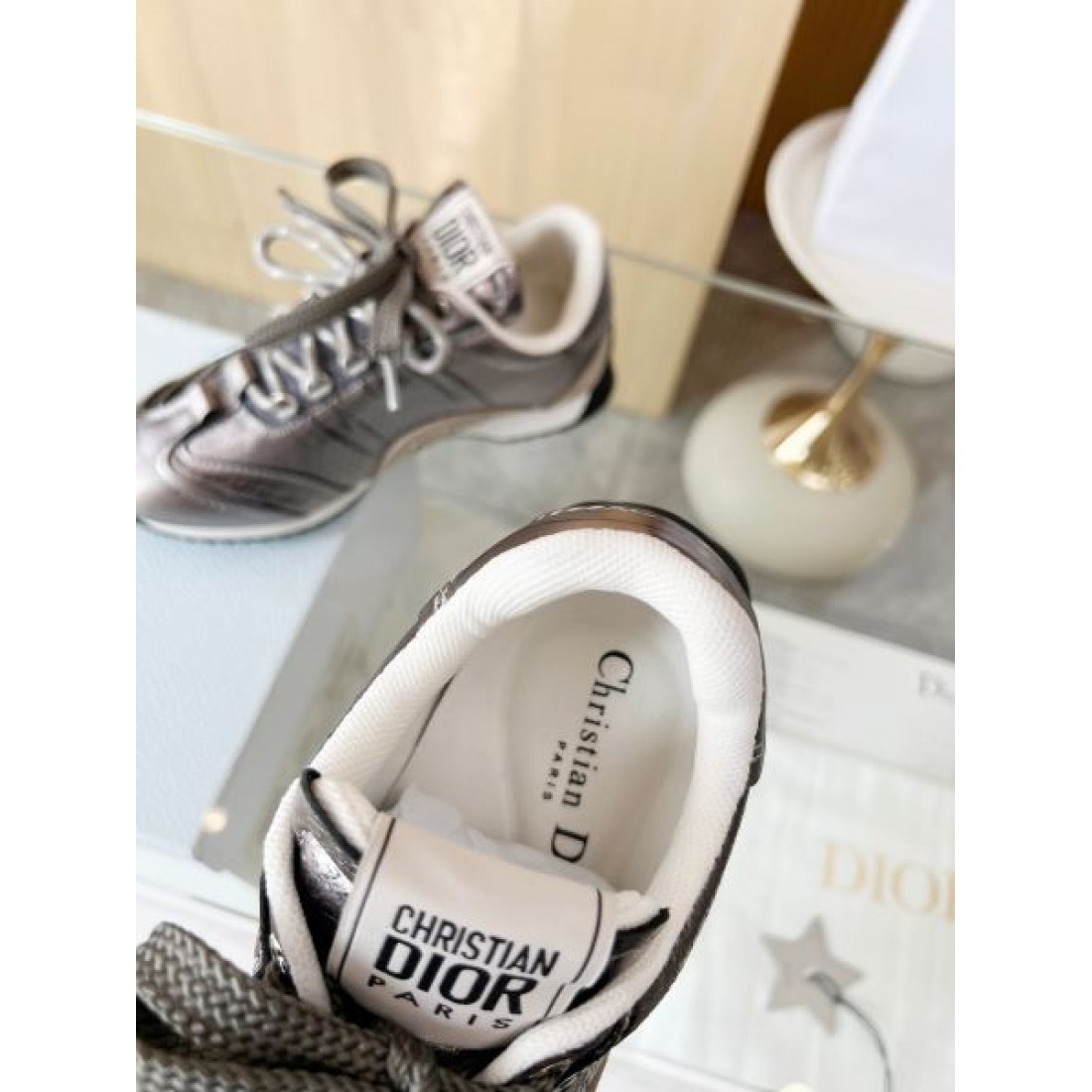 DIOR ディオール コピー スニーカー 洗練されて上品なデザインが魅力