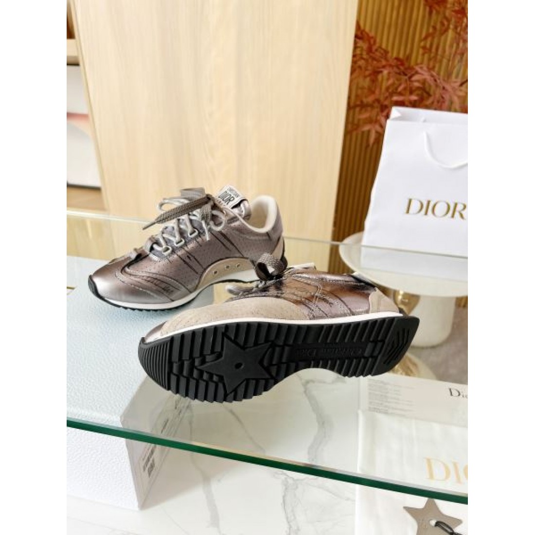 DIOR ディオール コピー スニーカー 洗練されて上品なデザインが魅力