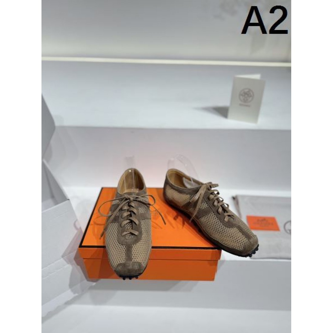 爽快でモダンな HERMES エルメス コピー スニーカー を今すぐ体感