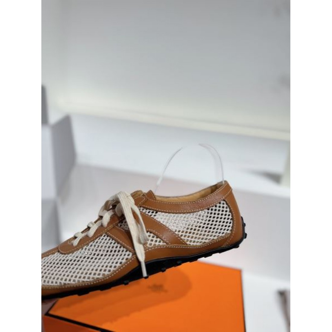 爽快でモダンな HERMES エルメス コピー スニーカー を今すぐ体感
