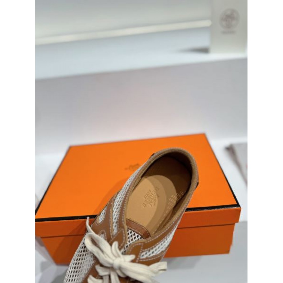 爽快でモダンな HERMES エルメス コピー スニーカー を今すぐ体感