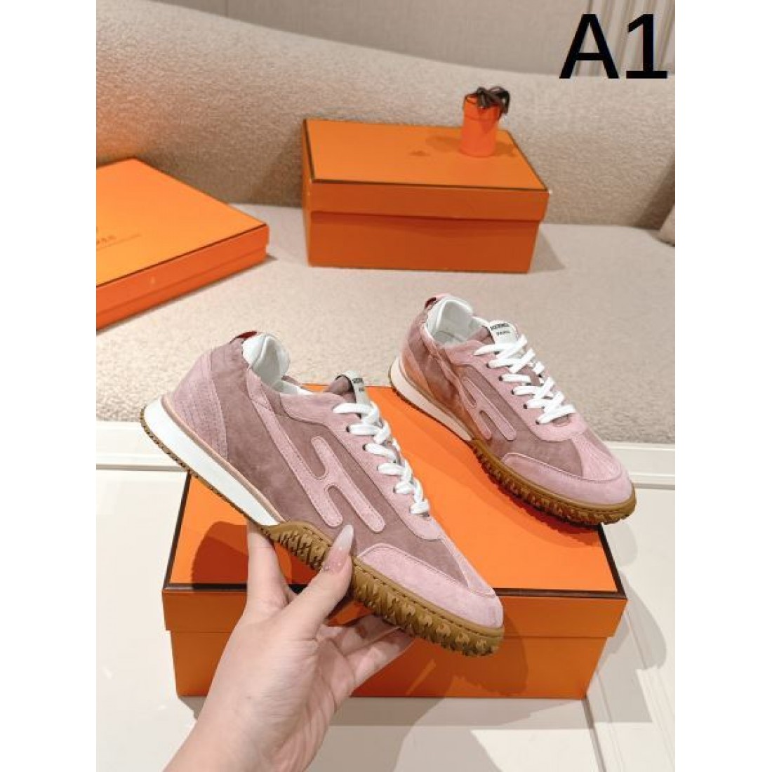 シンプルで軽やかな印象の HERMES エルメス コピー スニーカー が話題