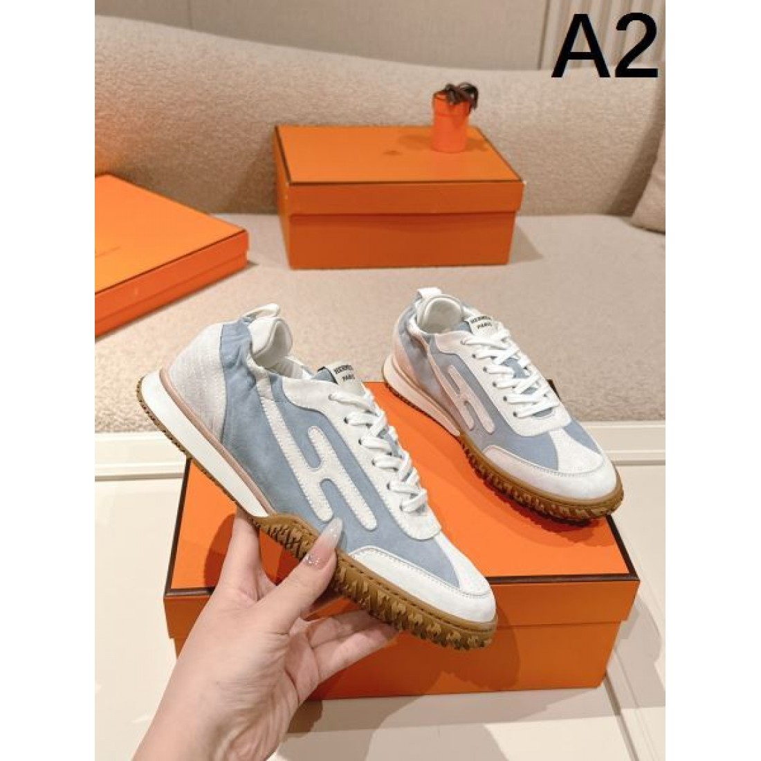 シンプルで軽やかな印象の HERMES エルメス コピー スニーカー が話題