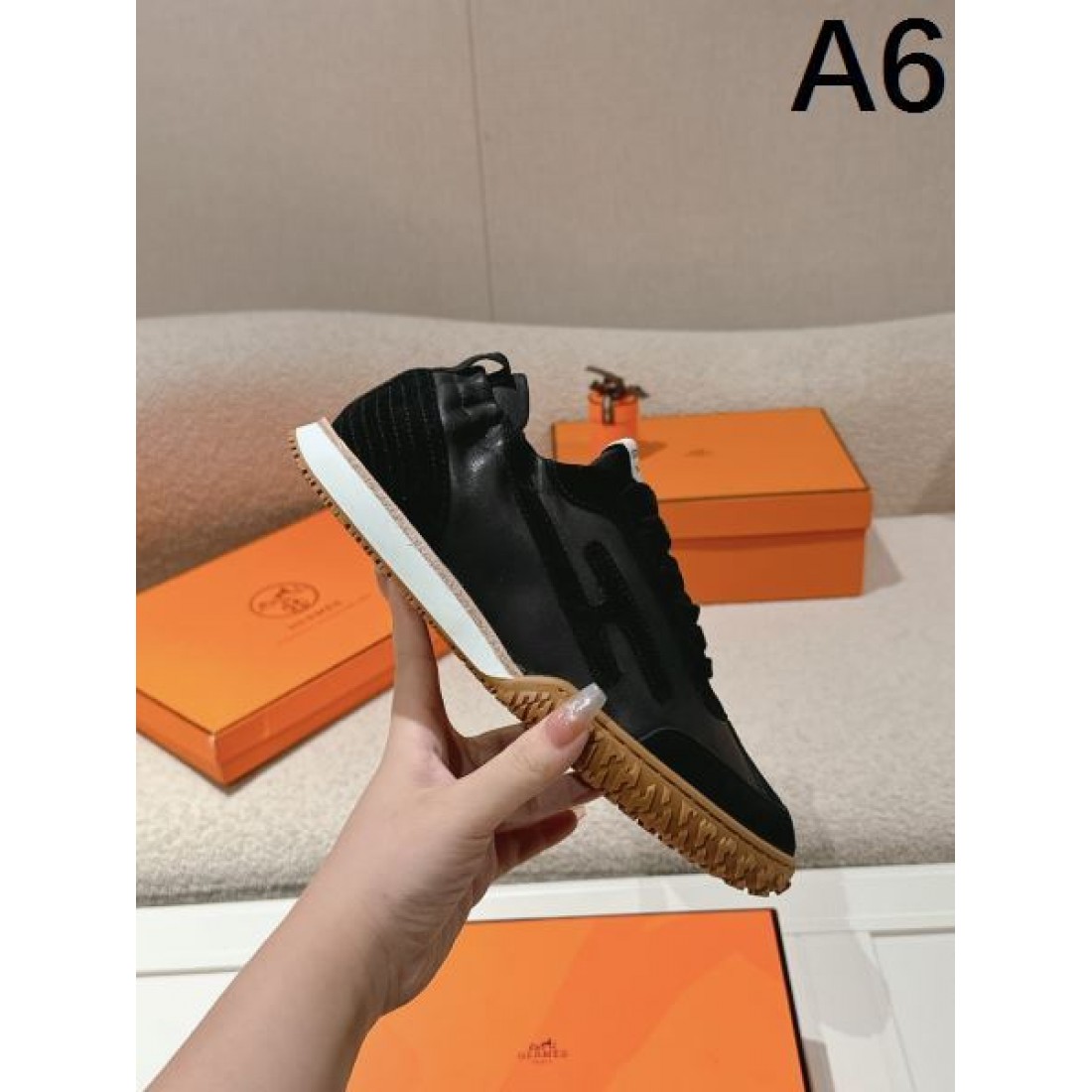シンプルで軽やかな印象の HERMES エルメス コピー スニーカー が話題