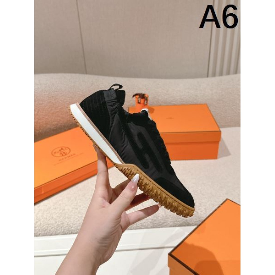  スタイルを格上げする HERMES エルメス コピー スニーカー 魅力的な存在感