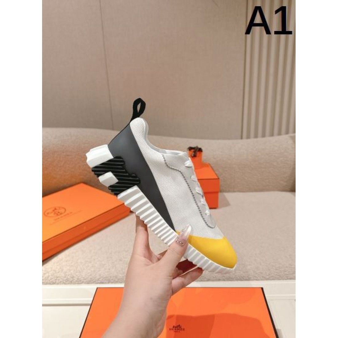 高級感と快適さを両立した HERMES エルメス コピー スニーカー が選ばれる