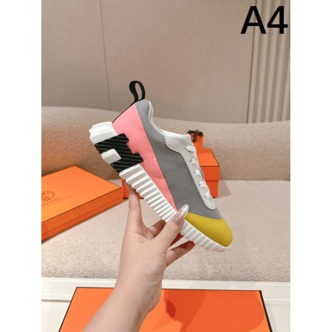 高級感と快適さを両立した HERMES エルメス コピー スニーカー が選ばれる
