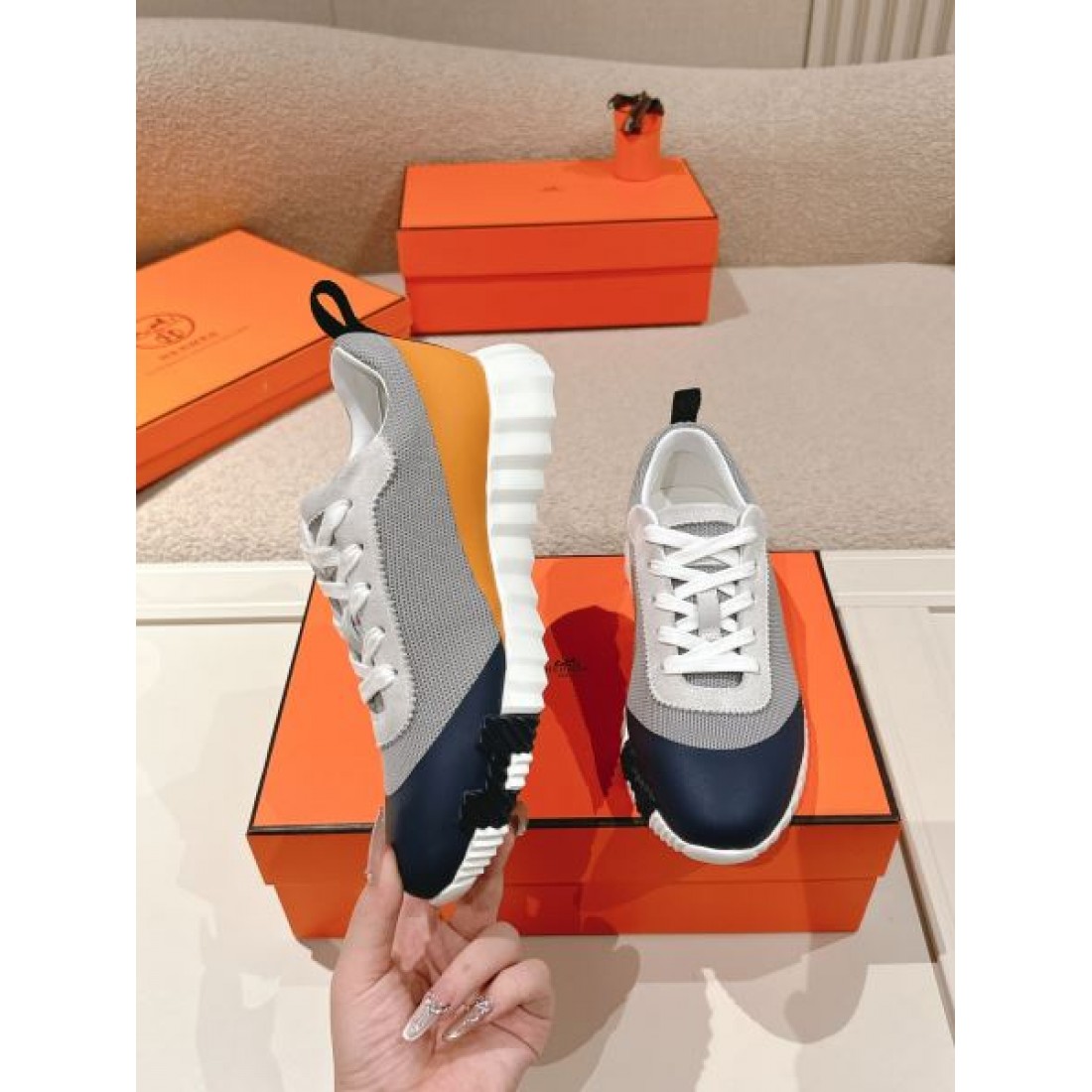 高級感と快適さを両立した HERMES エルメス コピー スニーカー が選ばれる