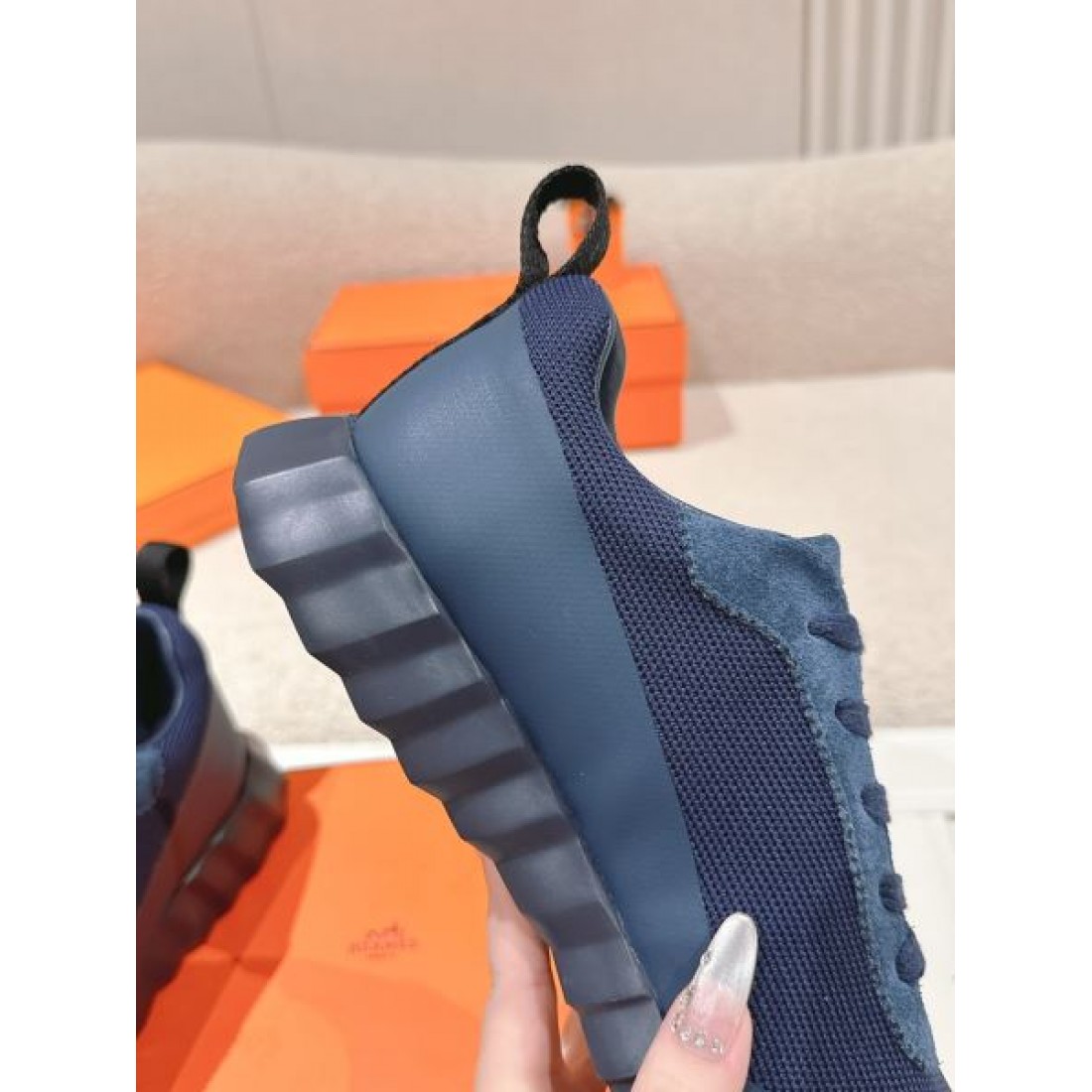HERMES エルメス コピー スニーカー スマートで機能的な美しさが光る