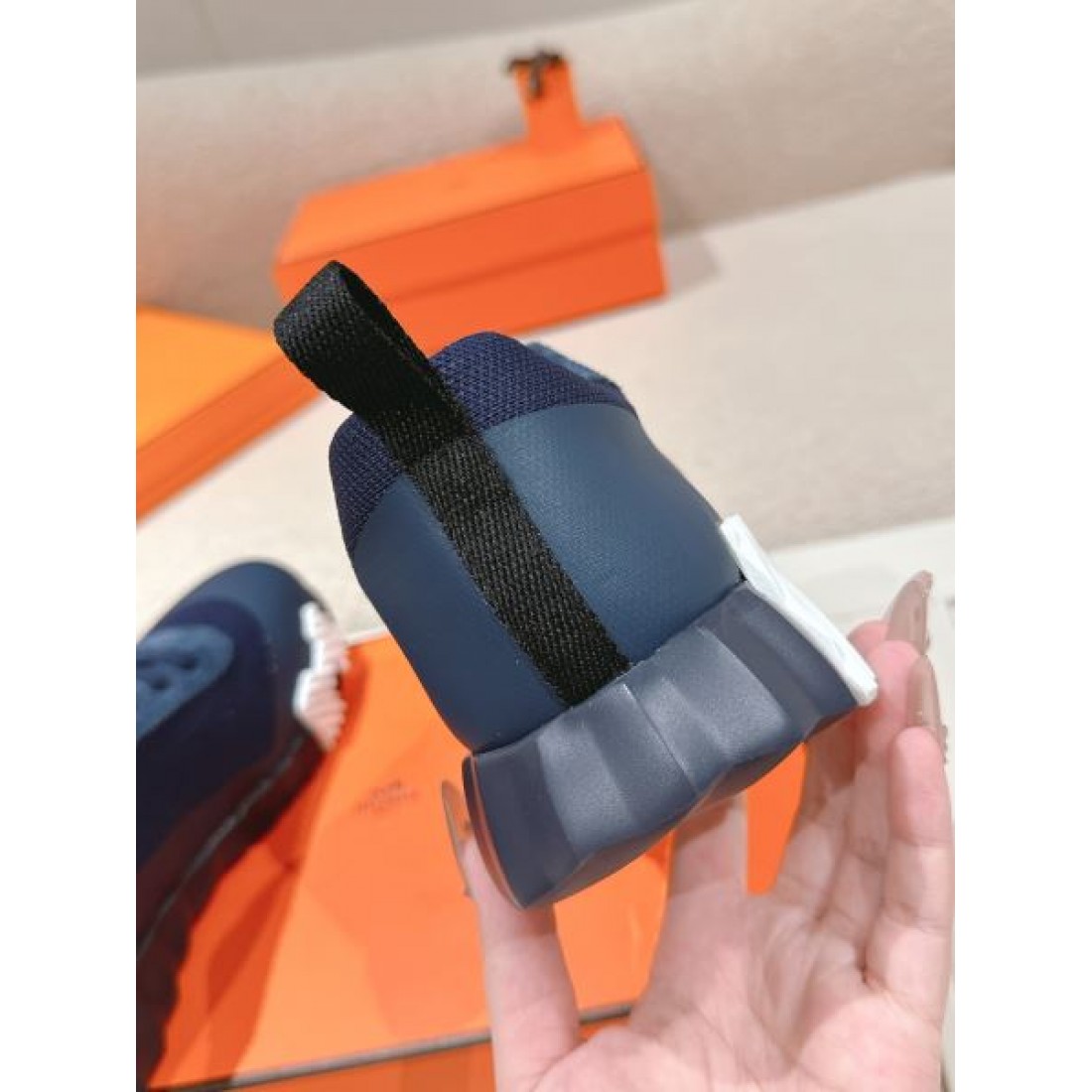 HERMES エルメス コピー スニーカー スマートで機能的な美しさが光る