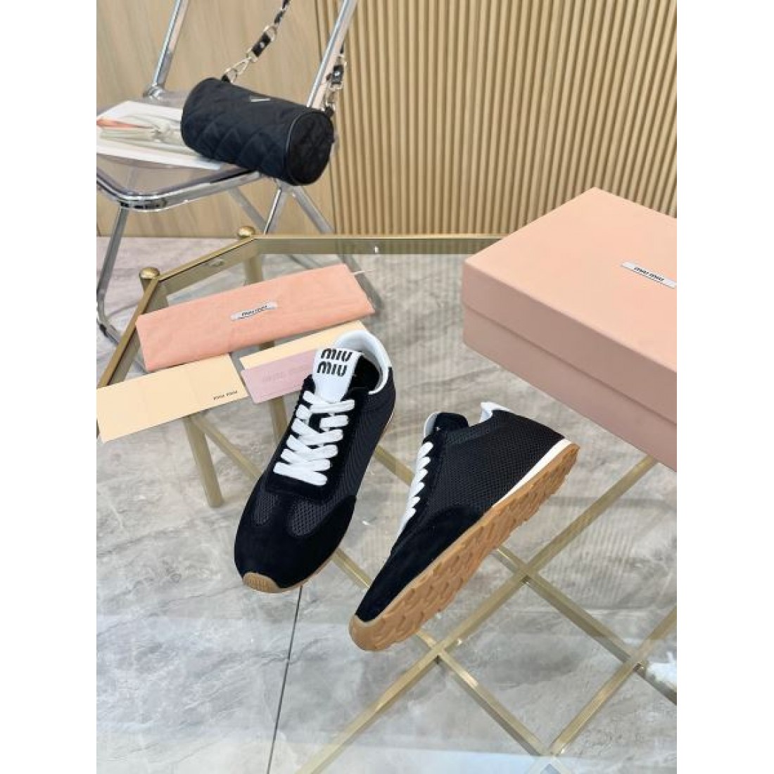 V MIU MIU ミュウミュウ コピー スニーカー 軽快で洗練されたスタイルが人気