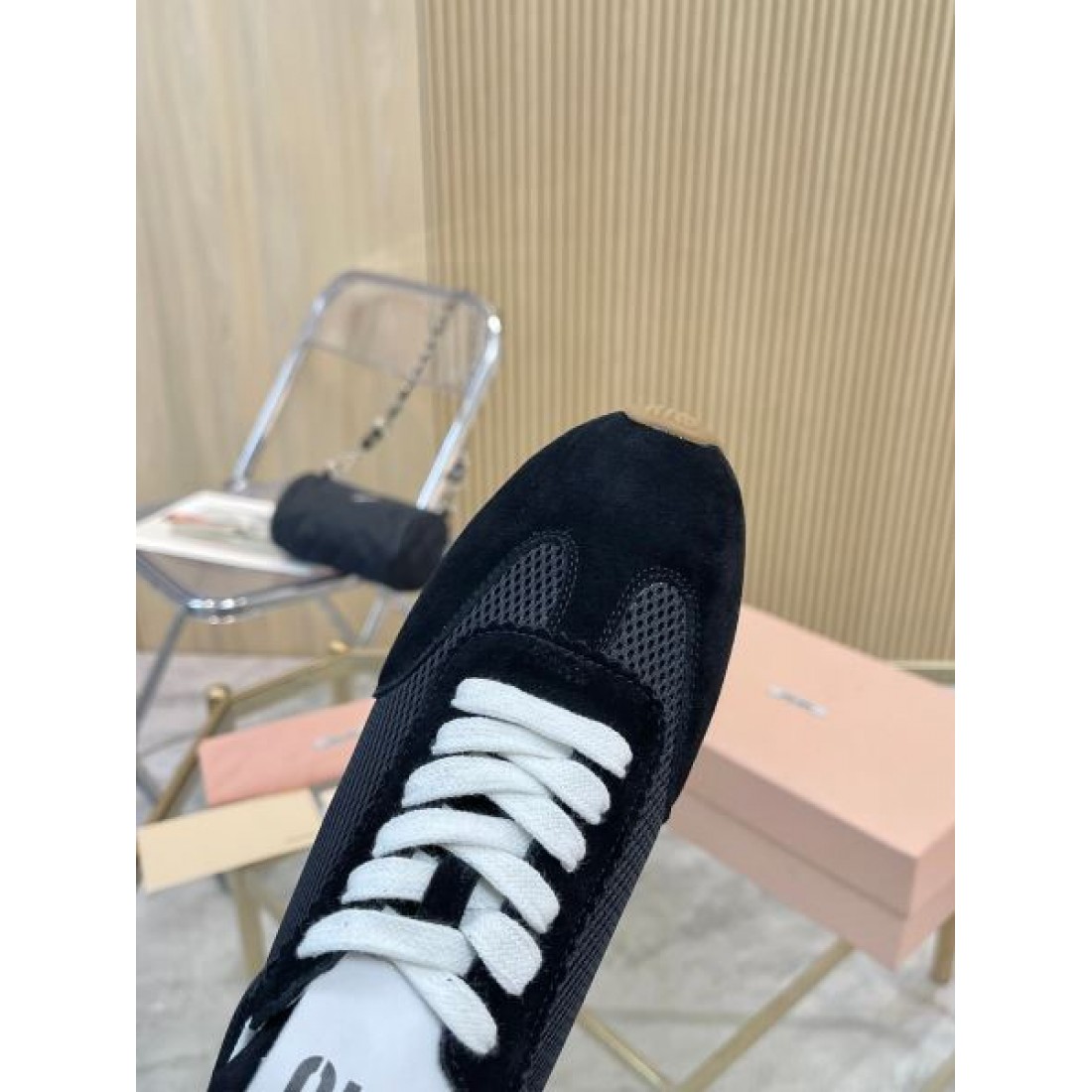 V MIU MIU ミュウミュウ コピー スニーカー 軽快で洗練されたスタイルが人気