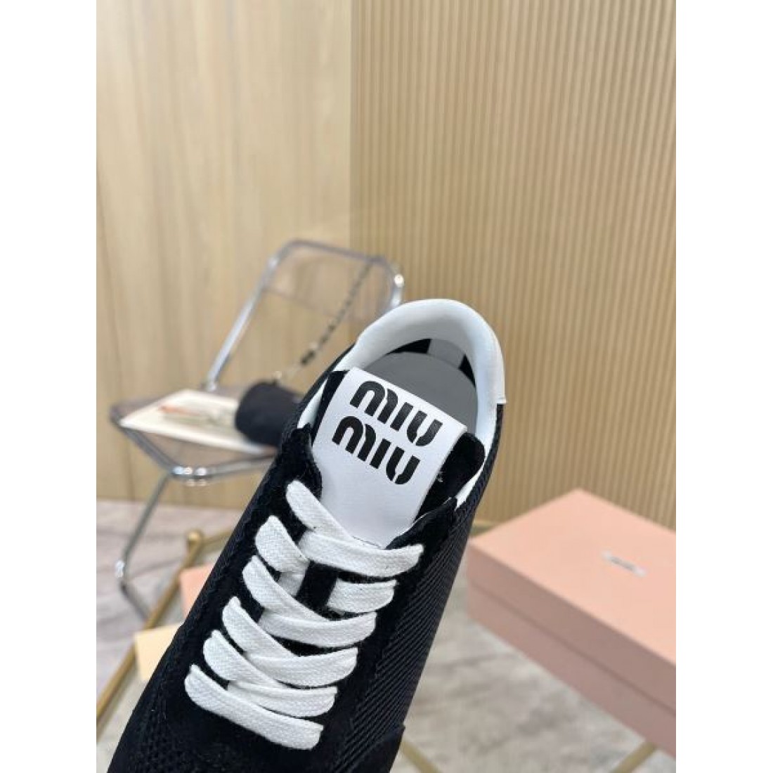 V MIU MIU ミュウミュウ コピー スニーカー 軽快で洗練されたスタイルが人気