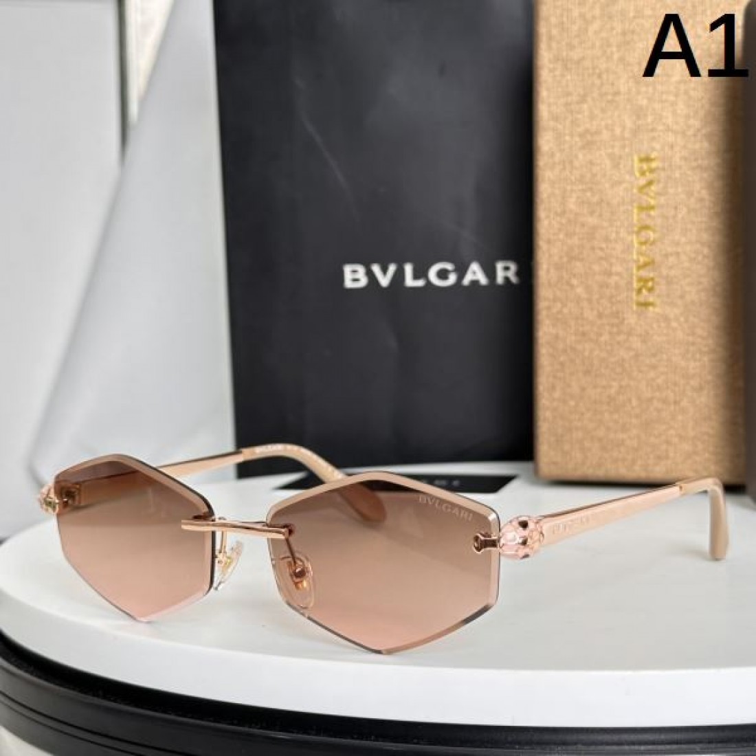 BVLGARI ブルガリ コピー サングラス 洗練されたカラーリングと軽やかなフィット感