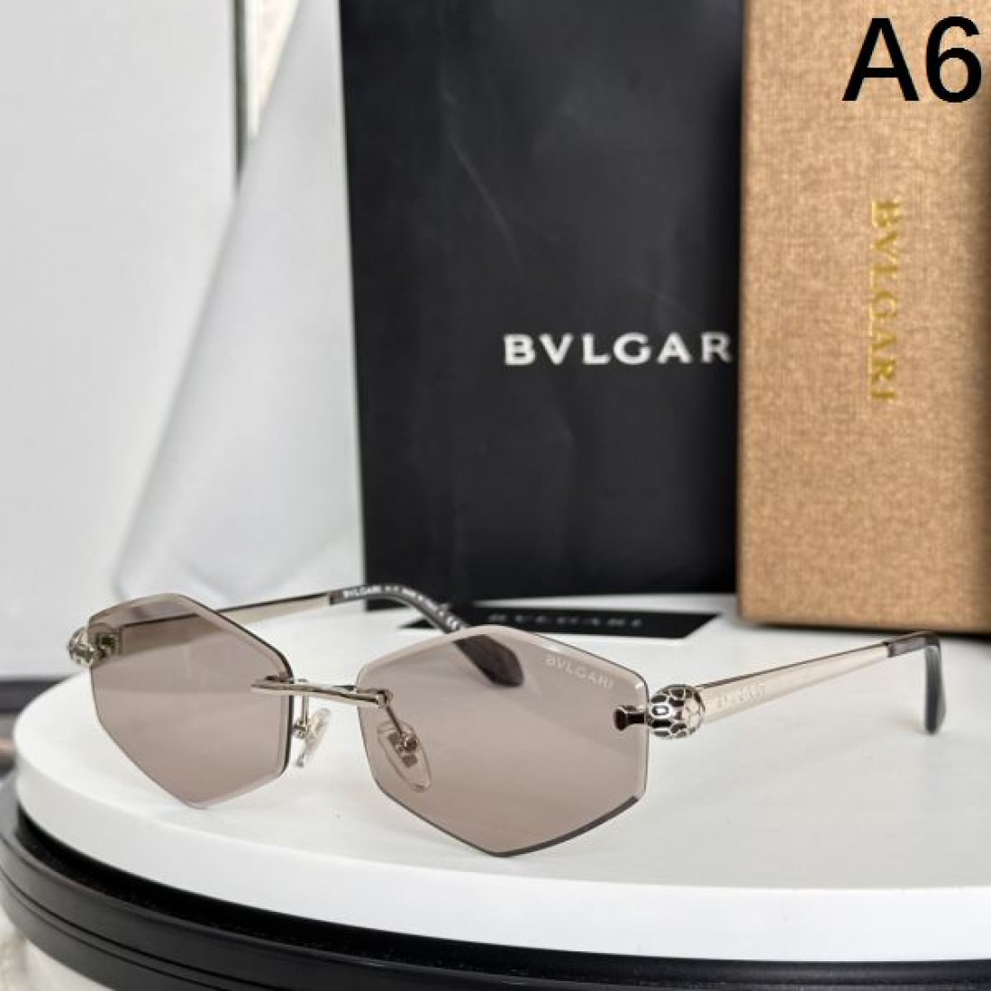 BVLGARI ブルガリ コピー サングラス 洗練されたカラーリングと軽やかなフィット感