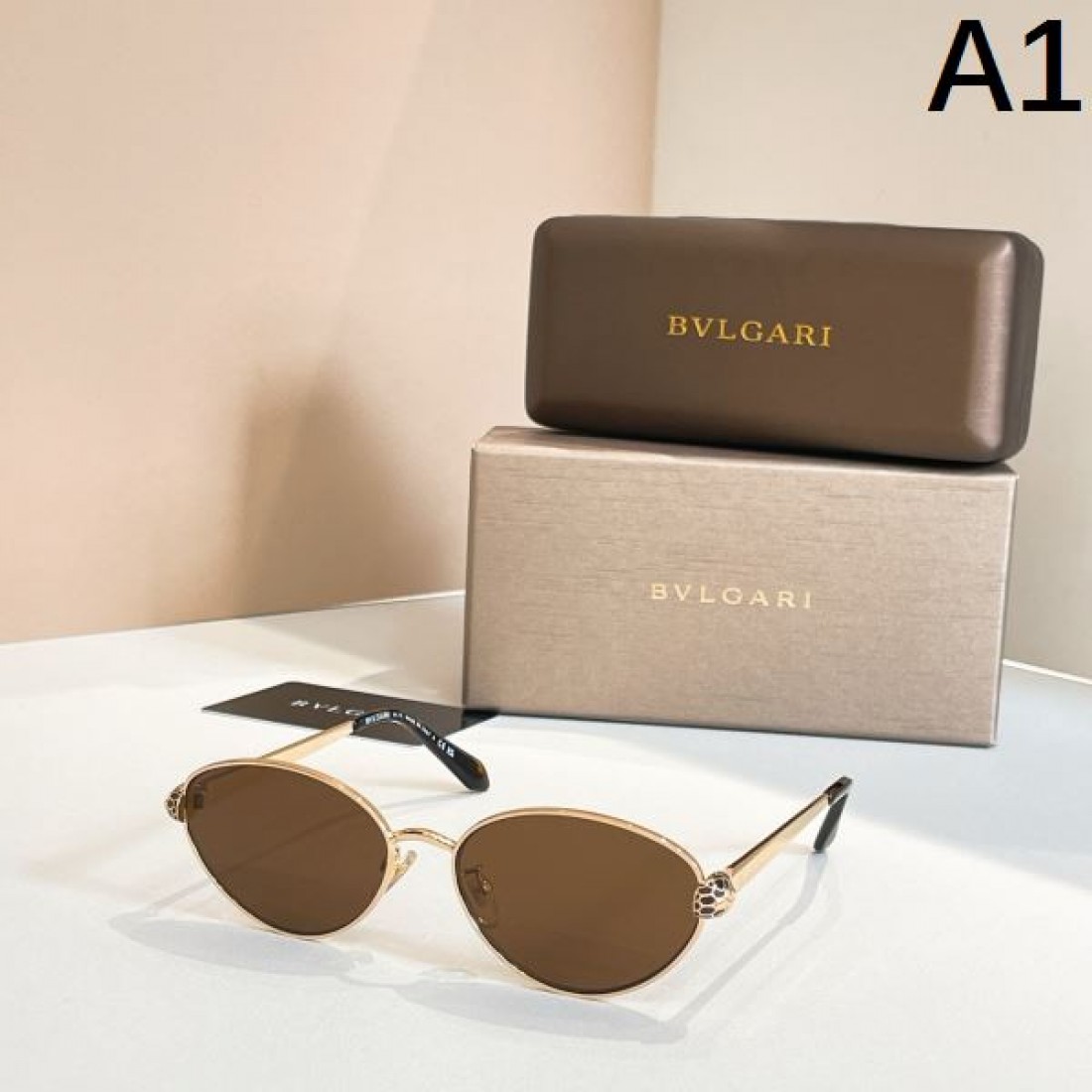 洗練された印象を与える BVLGARI ブルガリ コピー サングラス 透明感のある上質さ