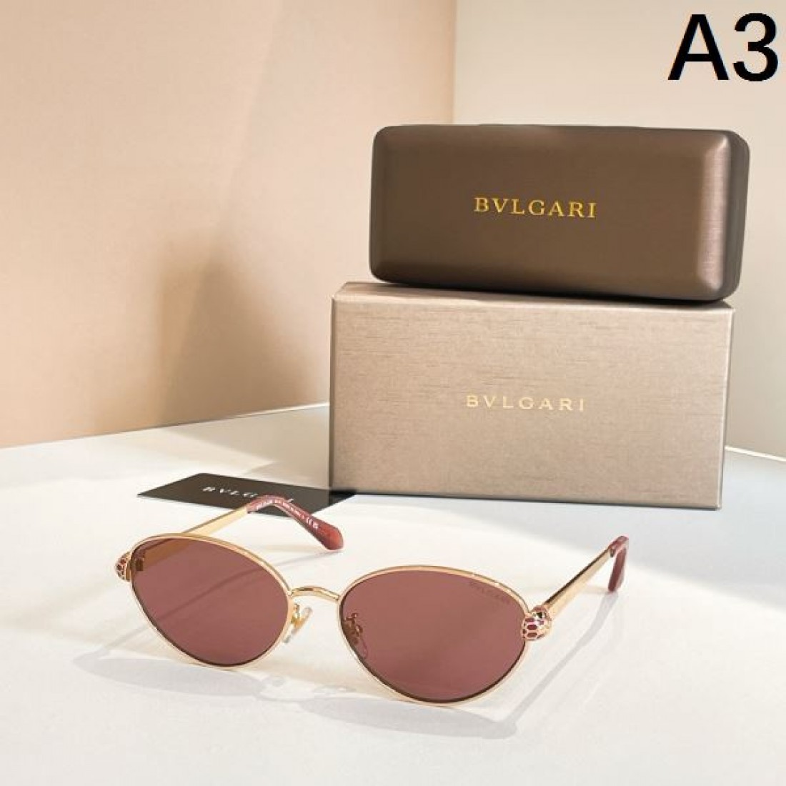 洗練された印象を与える BVLGARI ブルガリ コピー サングラス 透明感のある上質さ