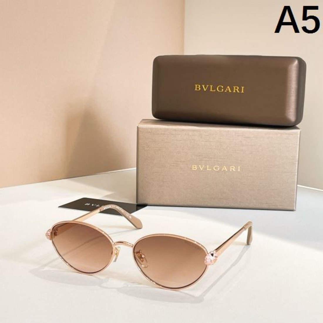 洗練された印象を与える BVLGARI ブルガリ コピー サングラス 透明感のある上質さ