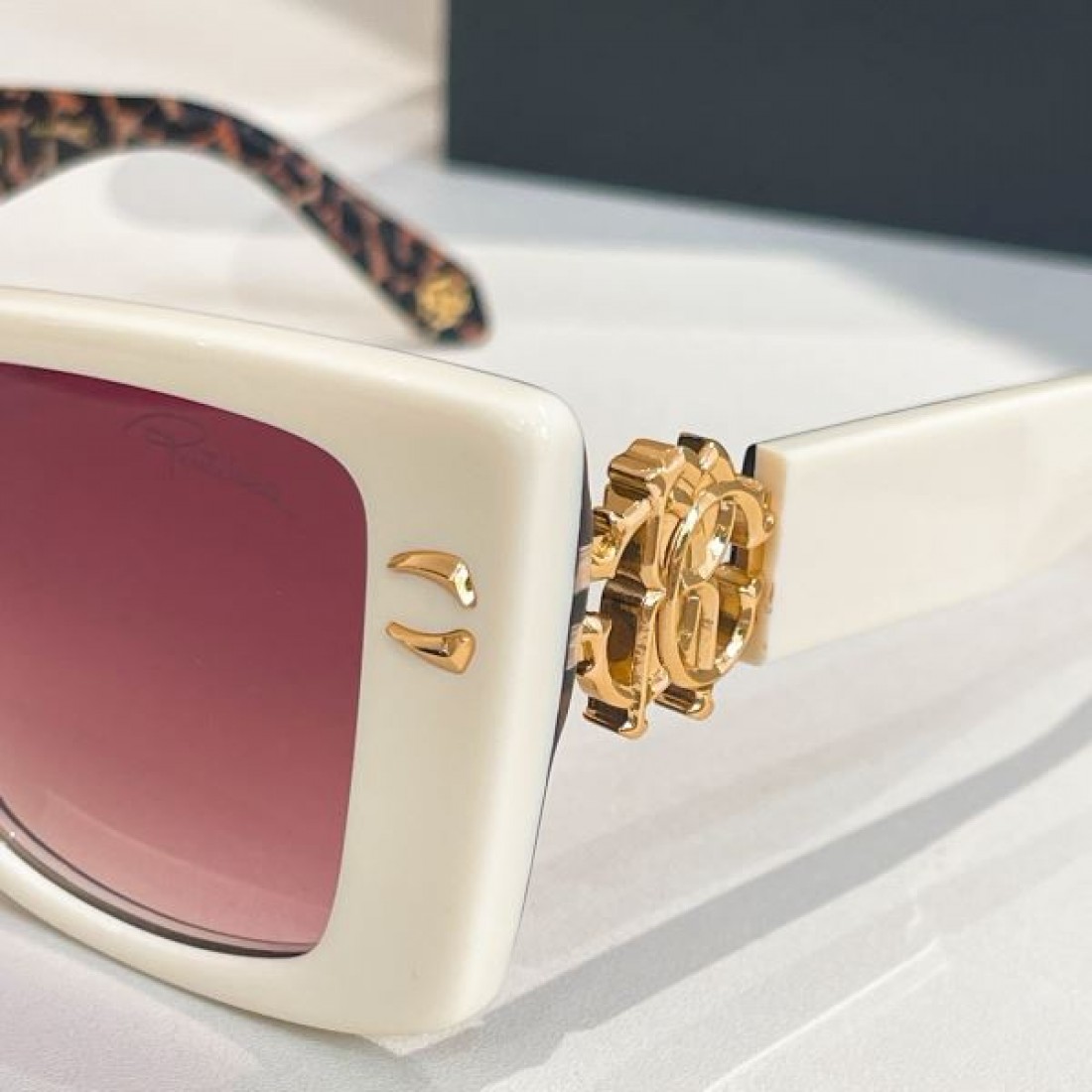 気品漂う CARTIER カルティエ コピー サングラス 洗練されたデザインで魅せる
