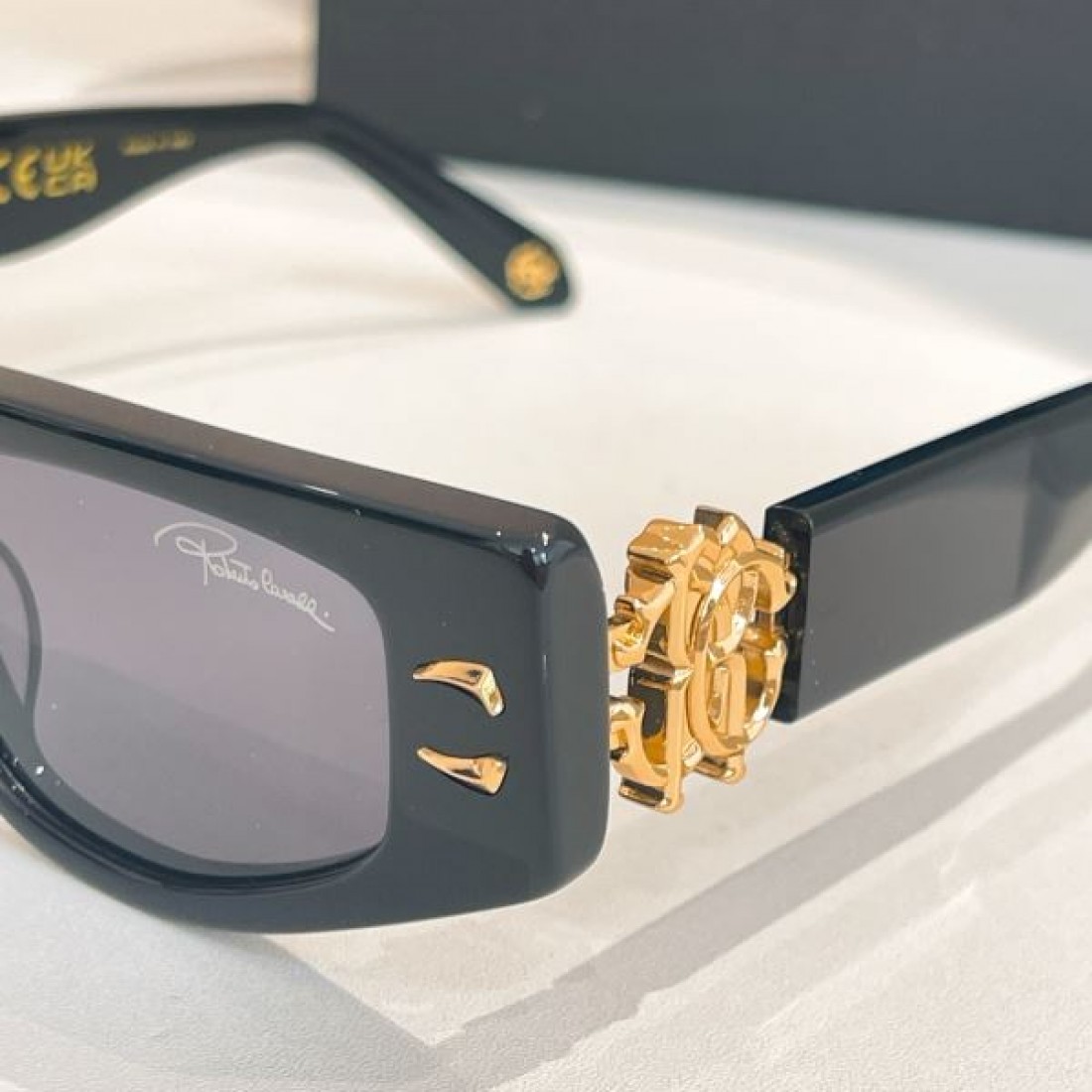 知的で魅力的な CARTIER カルティエ コピー サングラス 現代的なアイウェア