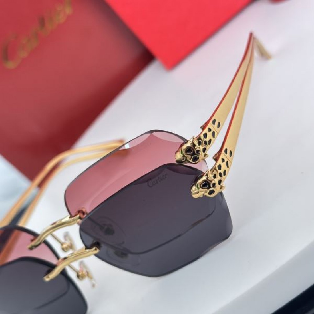 オンリーワンの逸品  CARTIER カルティエ コピー サングラス スタイリッシュな逸品