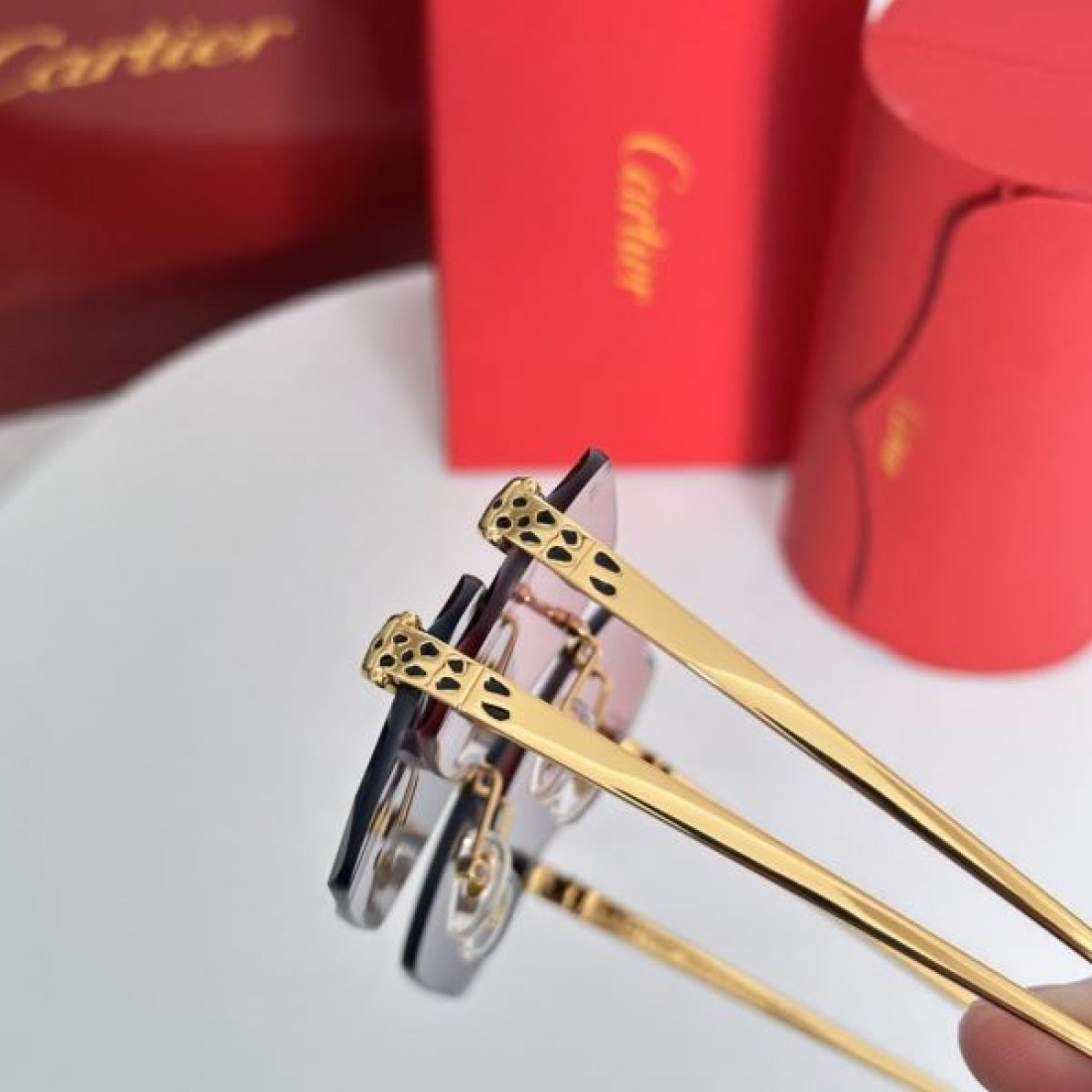 オンリーワンの逸品  CARTIER カルティエ コピー サングラス スタイリッシュな逸品