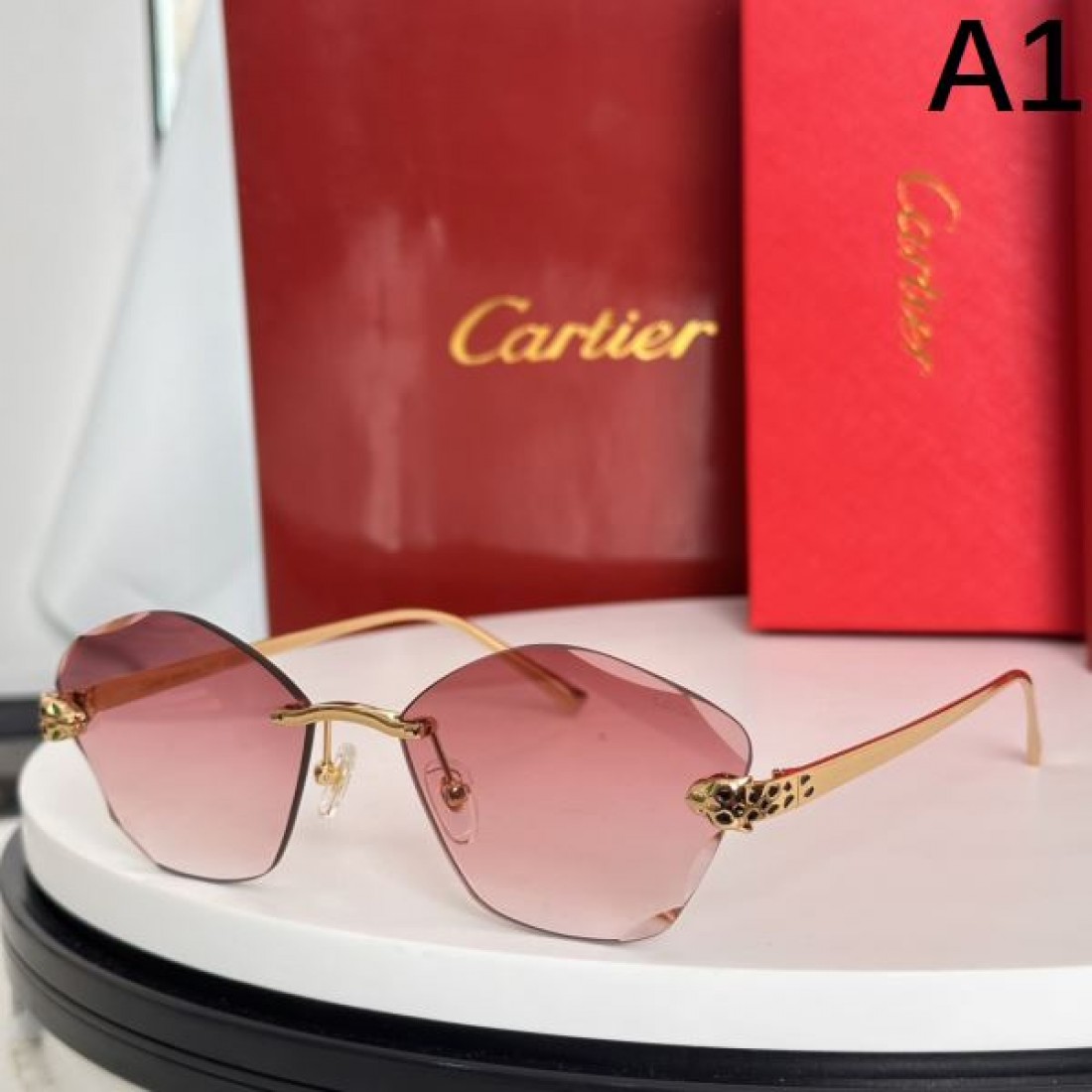 都会的な印象  CARTIER カルティエ コピー サングラス 高級感漂う