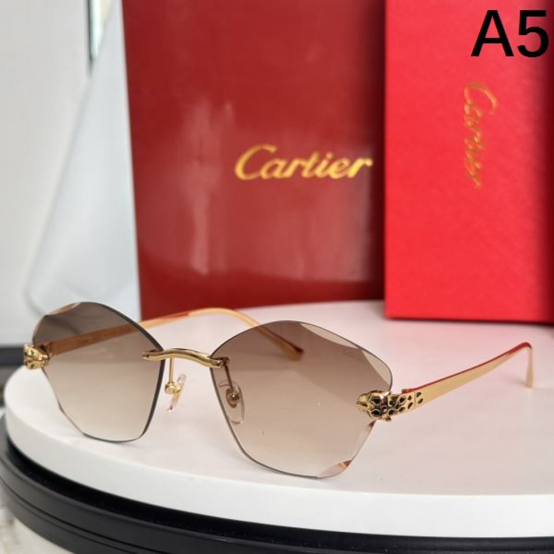 都会的な印象  CARTIER カルティエ コピー サングラス 高級感漂う