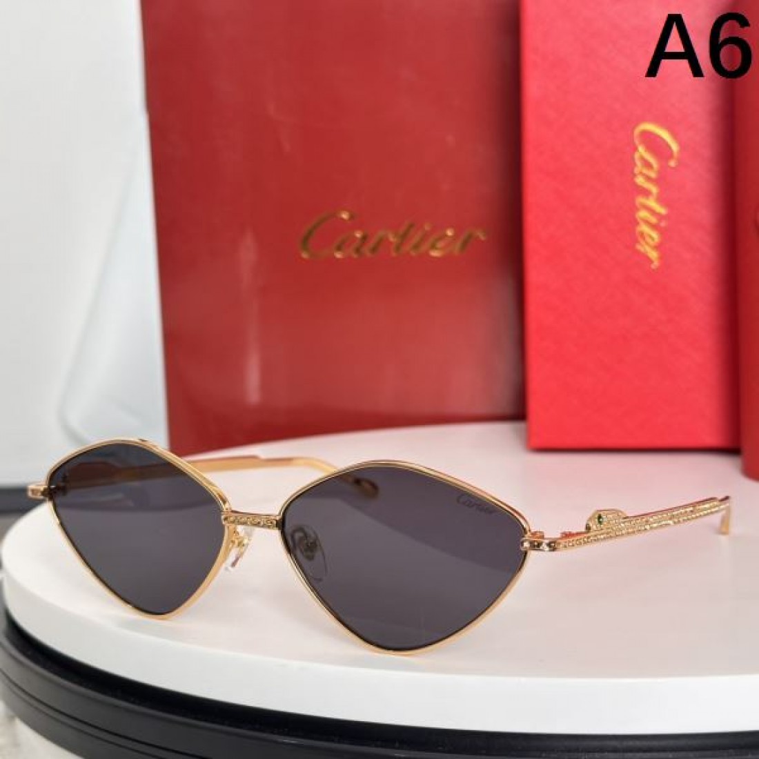 視線を集める  CARTIER カルティエ コピー サングラス 完璧なシルエット