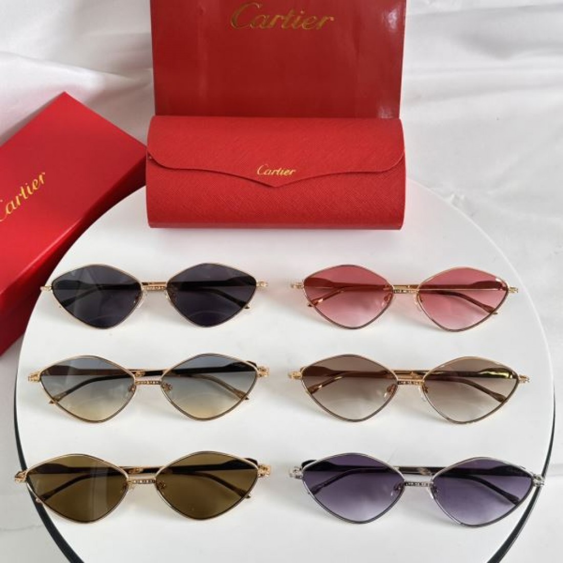 視線を集める  CARTIER カルティエ コピー サングラス 完璧なシルエット