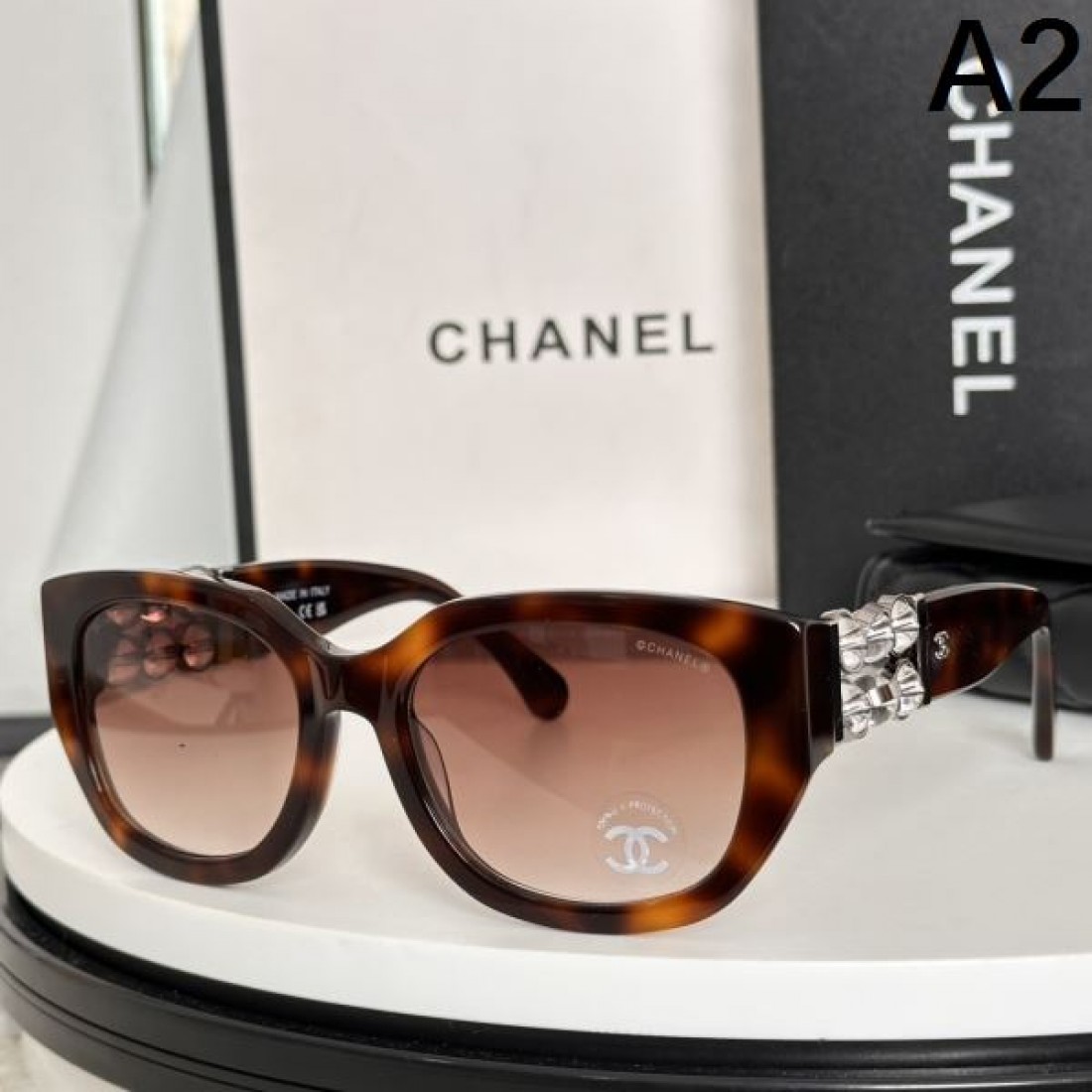 話題のファッションアイテム CHANEL シャネル コピー サングラス 季節の変わり目にぴった