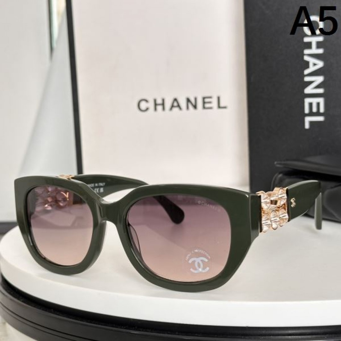話題のファッションアイテム CHANEL シャネル コピー サングラス 季節の変わり目にぴった