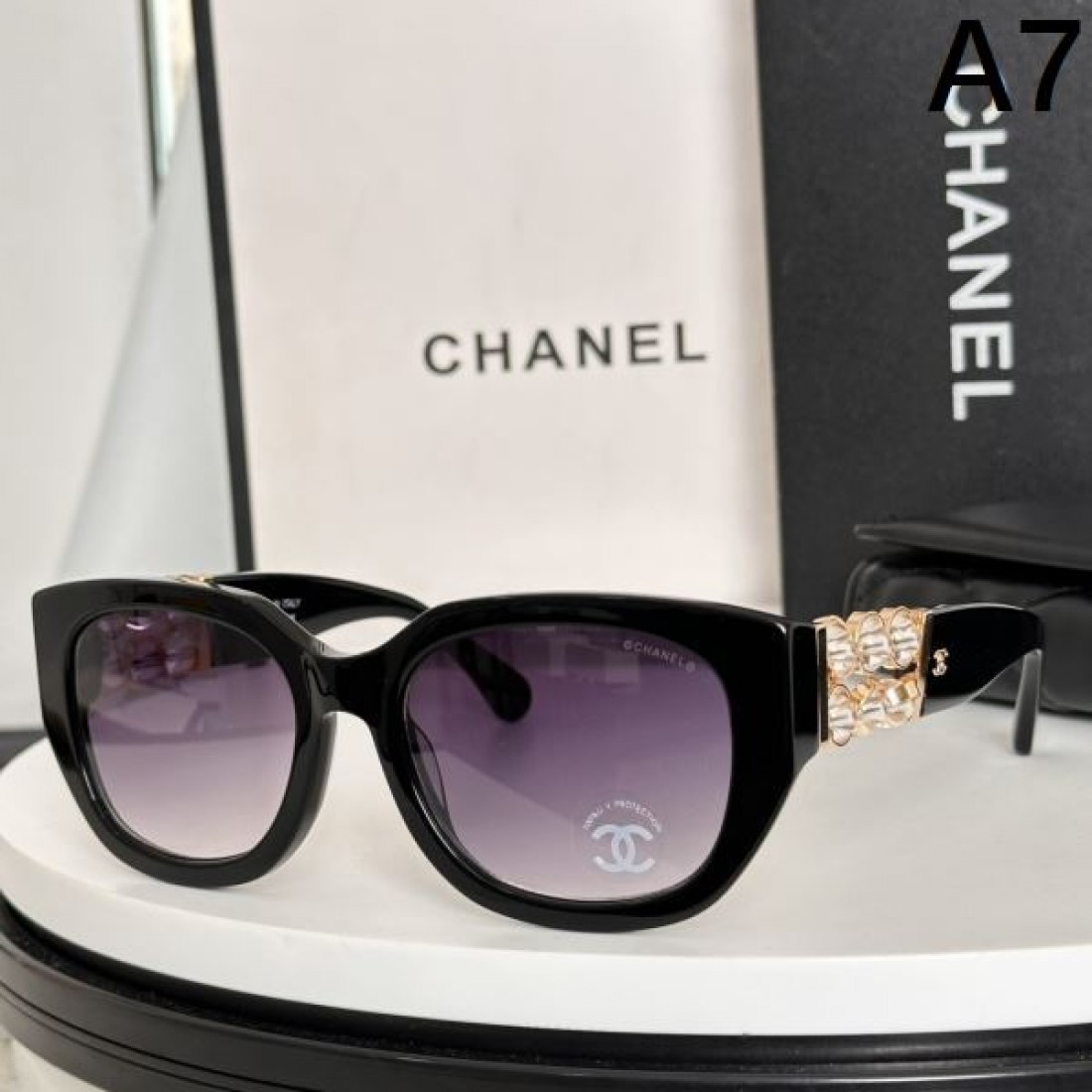 話題のファッションアイテム CHANEL シャネル コピー サングラス 季節の変わり目にぴった