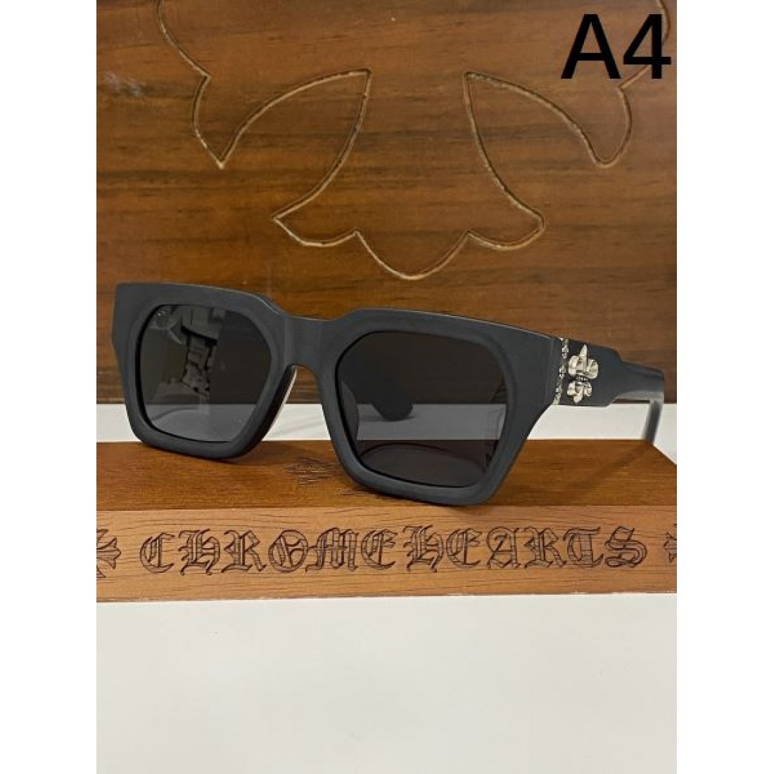 ファッション性抜群 CHROME HEARTS クロムハーツ コピー サングラス 全身を引き立てる一着