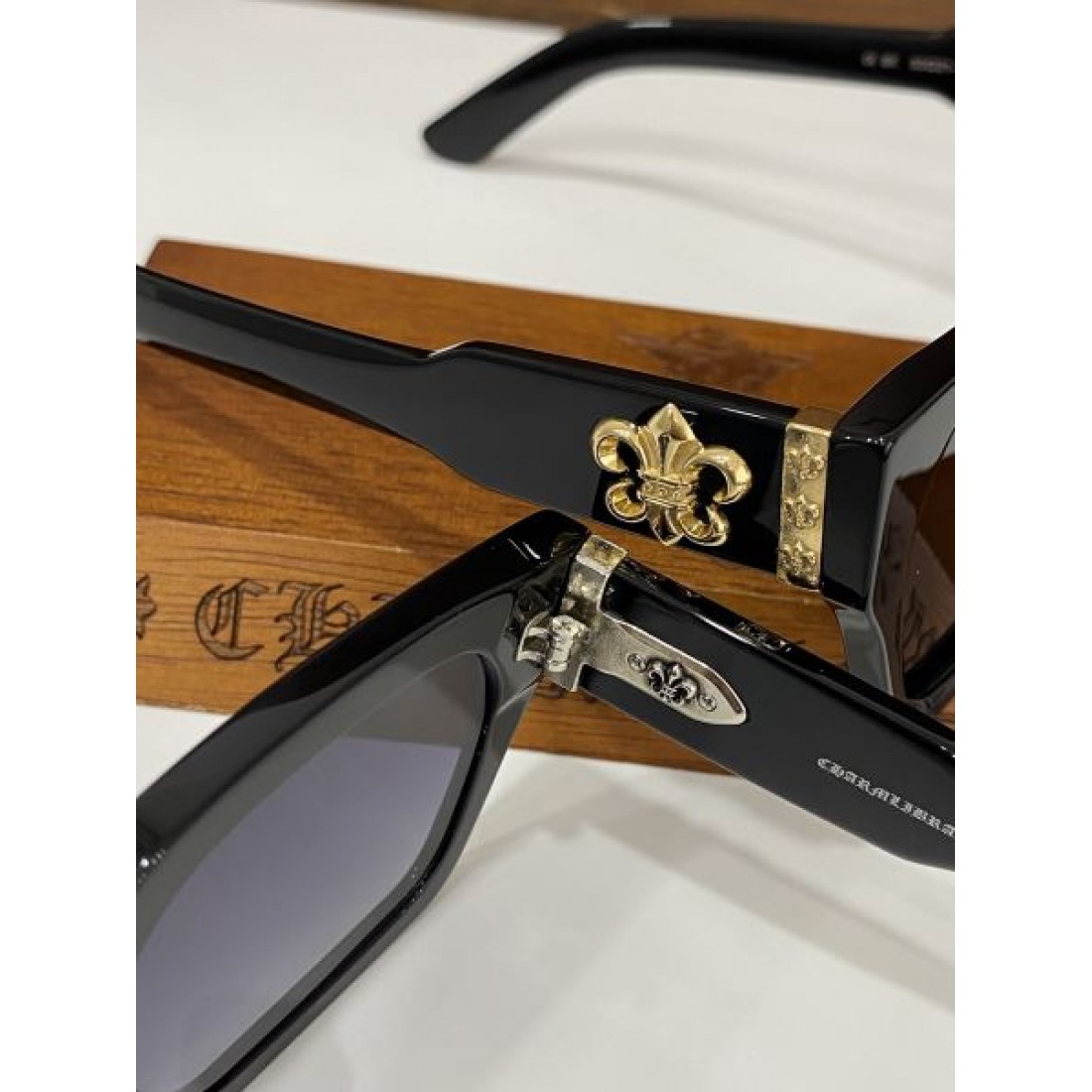 ファッション性抜群 CHROME HEARTS クロムハーツ コピー サングラス 全身を引き立てる一着