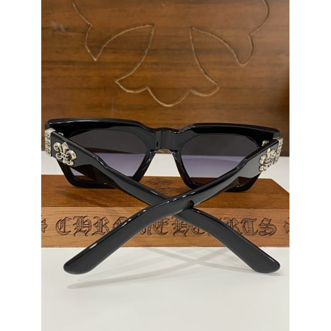 ファッション性抜群 CHROME HEARTS クロムハーツ コピー サングラス 全身を引き立てる一着