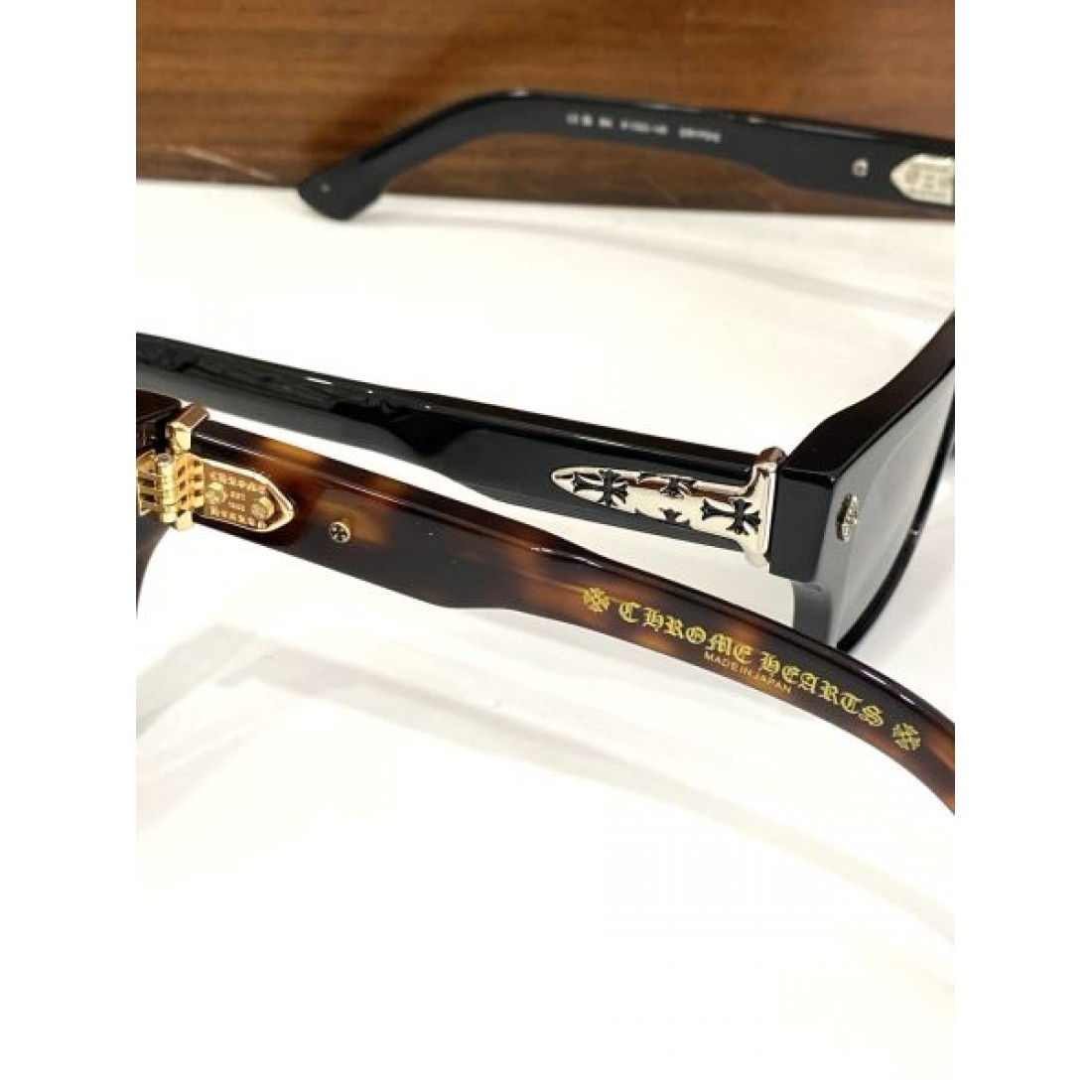 リュクスな仕上がり CHROME HEARTS クロムハーツ コピー サングラスエッジの効いたデザイン