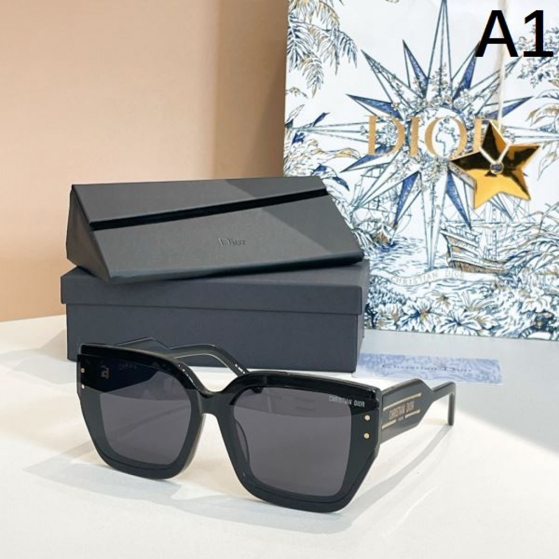 モダンで透明感のある印象漂う DIOR ディオール 偽物 サングラス
