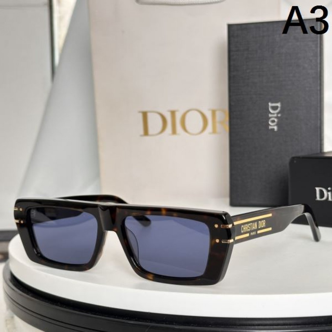 大胆かつエレガントな DIOR ディオール 偽物 サングラス で視線を集める