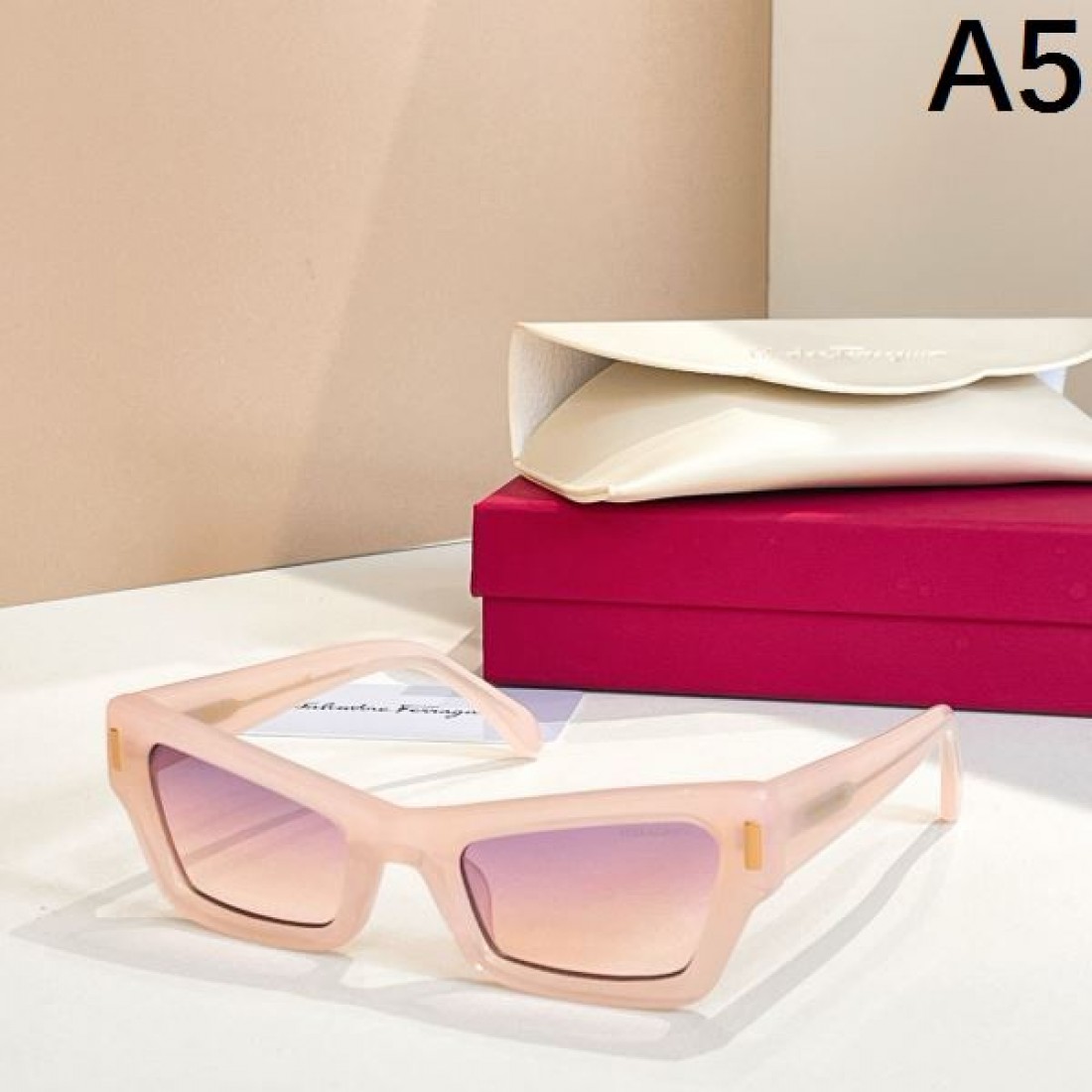 FERRAGAMO サルヴァトーレ フェラガモ コピー サングラス エレガント 優美な