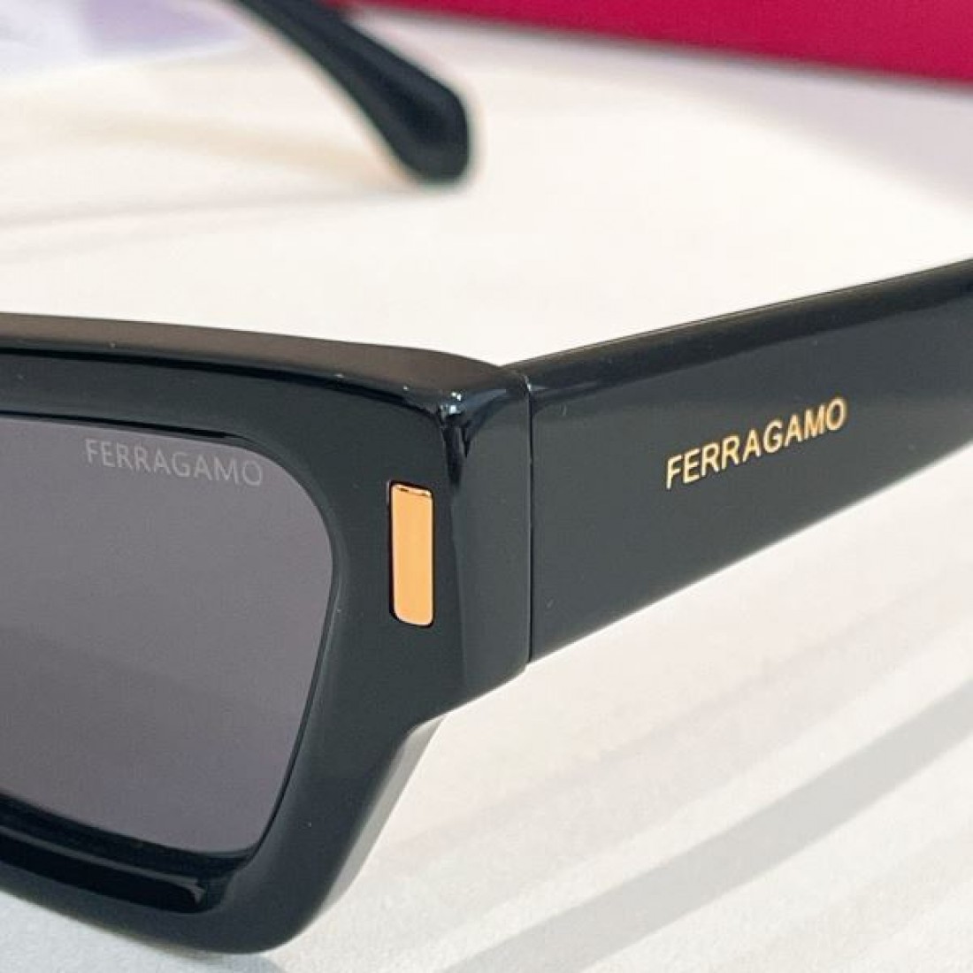 FERRAGAMO サルヴァトーレ フェラガモ コピー サングラス エレガント 優美な