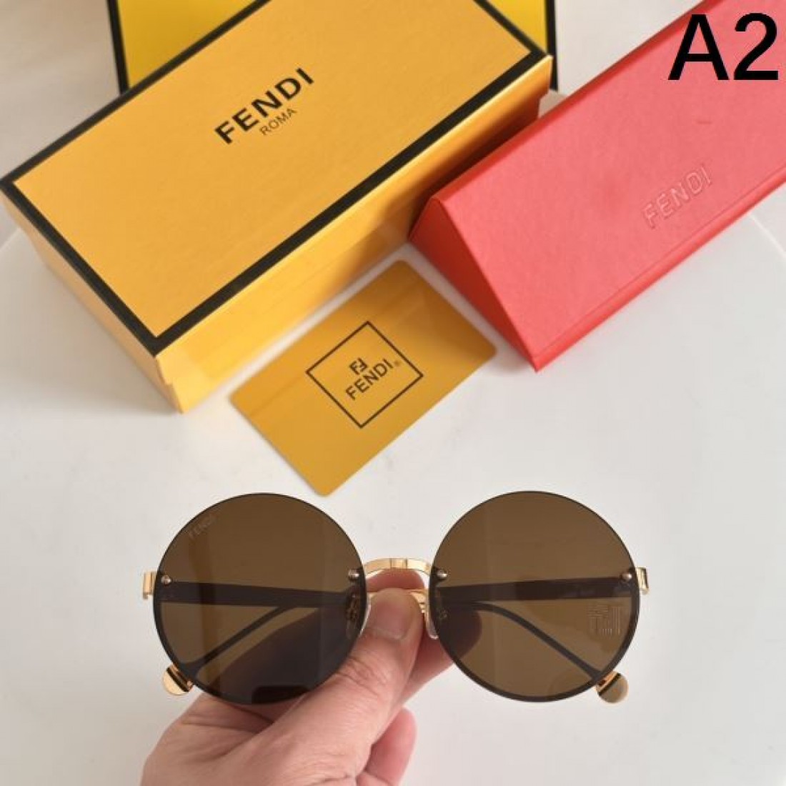 FENDI フェンデイ コピー サングラス クラシカルで洗練された雰囲気を演出