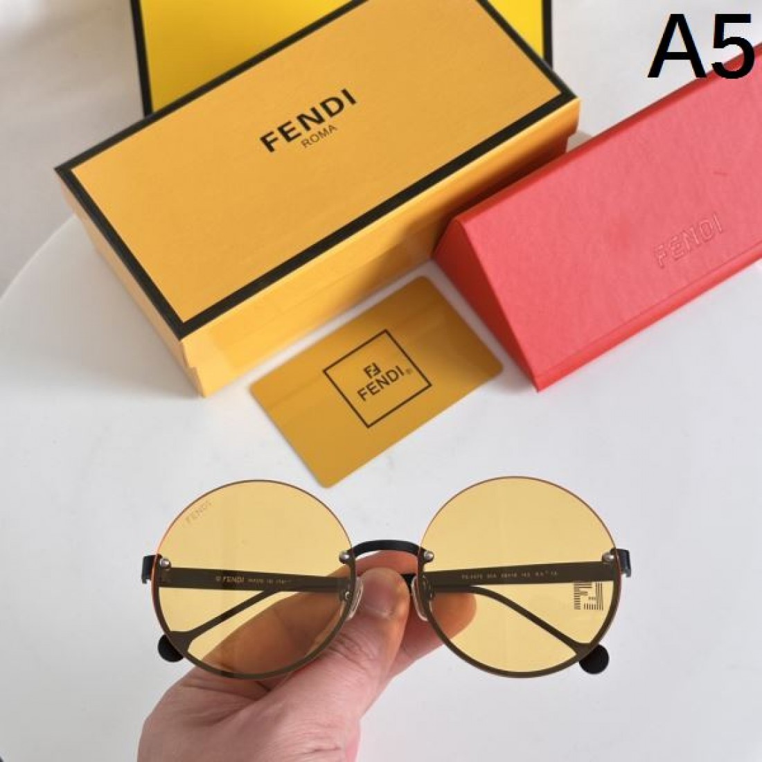 FENDI フェンデイ コピー サングラス クラシカルで洗練された雰囲気を演出