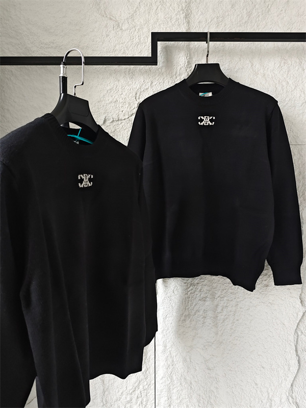  静かな存在感を纏う、大人のためのセリーヌ コピー ニット